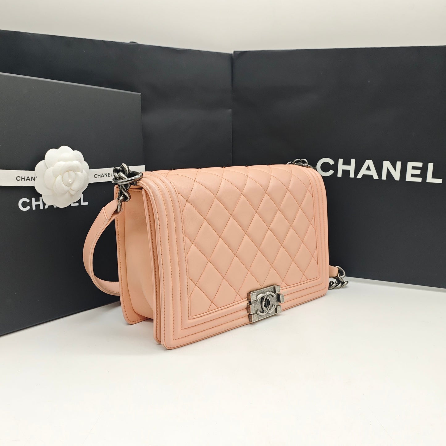 Chanel - Le Boy Medium - Calfskin leather - Light Pink - (Medium)