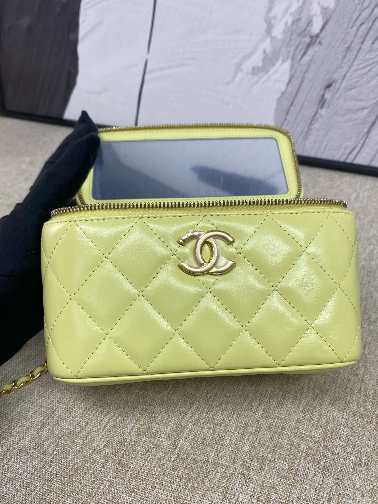Chanel - Vanity Case - Calfskin leather - Yellow - (mini)