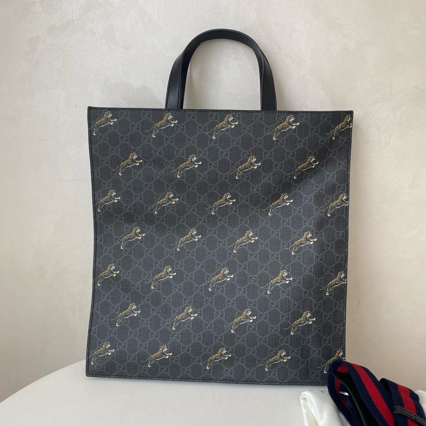 Gucci - Bengal Tiger GG Supreme Tote Bag - GG Supreme coated canvas with leather trim - Dark grey GG Supreme with multicolour Bengal tiger print and black leather details - (large)