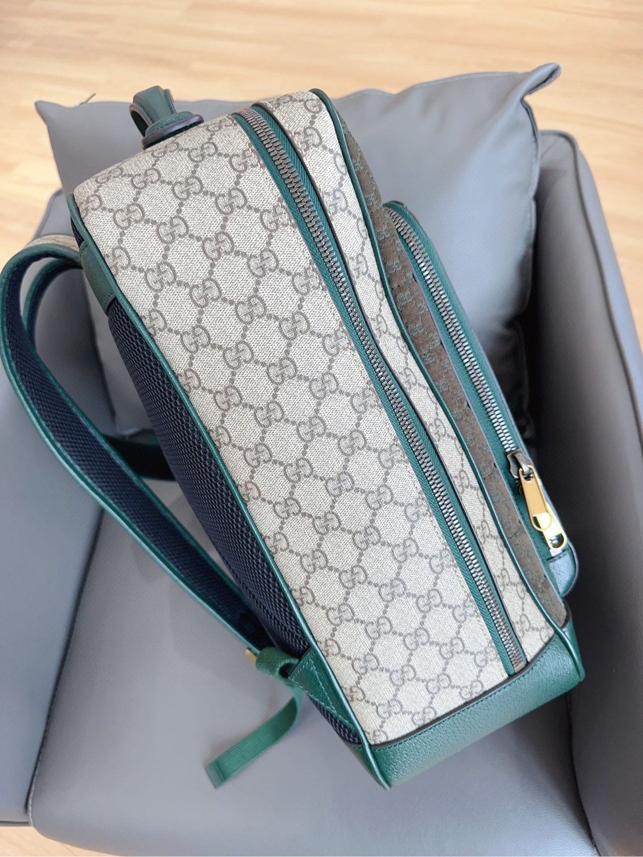 Gucci - GG Supreme Backpack with Green Leather Trim - GG Supreme canvas and leather - Beige, Brown, Green - (Medium)