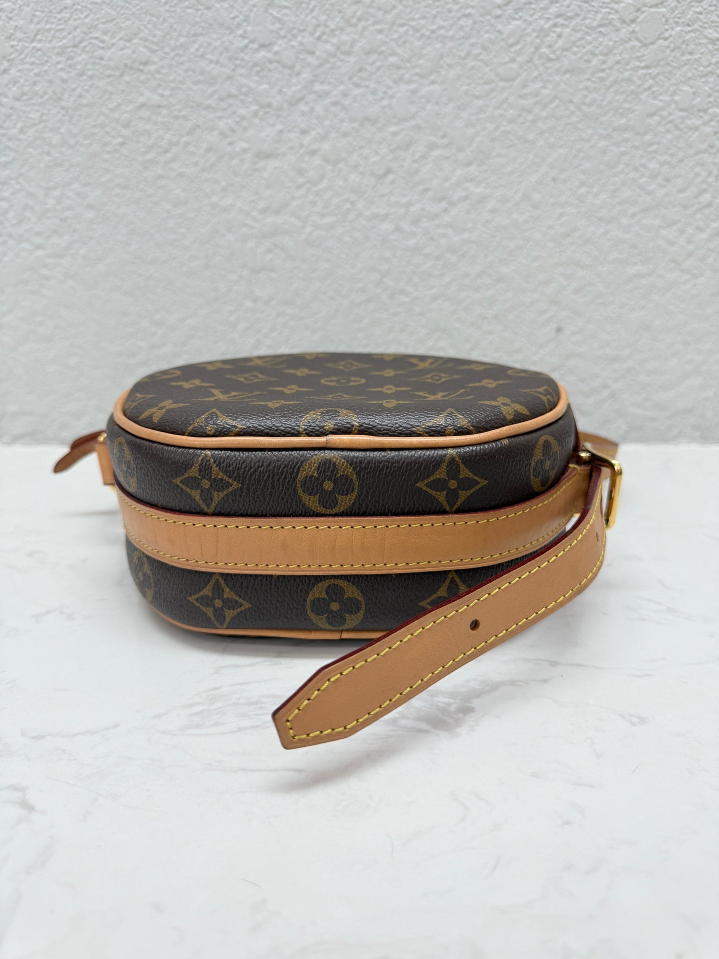 Louis Vuitton - Boîte Chapeau Souple PM - Monogram coated canvas with natural Vachetta leather trim - Brown - (small)