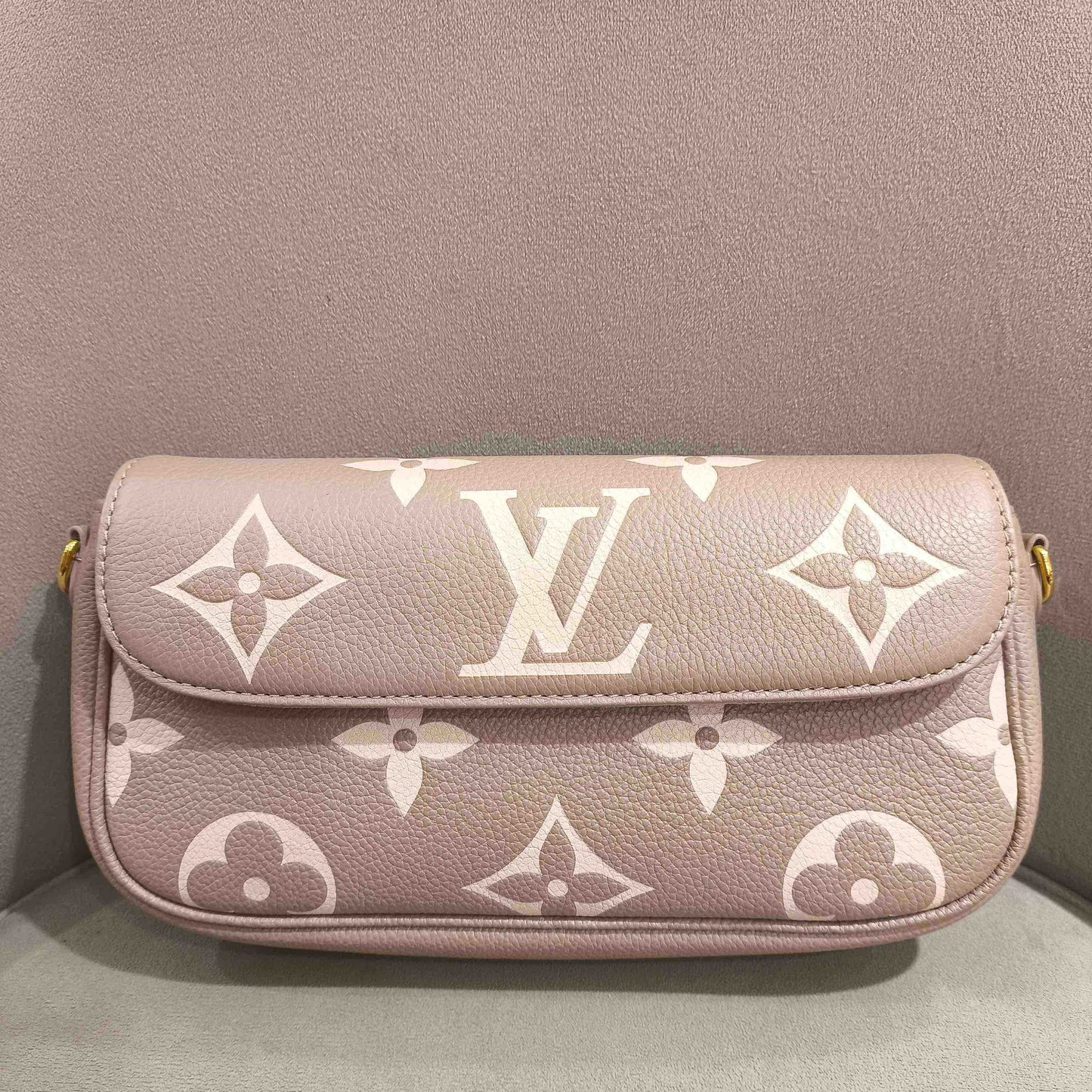 Louis Vuitton - Ivy Shoulder Bag - Embossed soft grained cowhide leather - Grey - (mini)