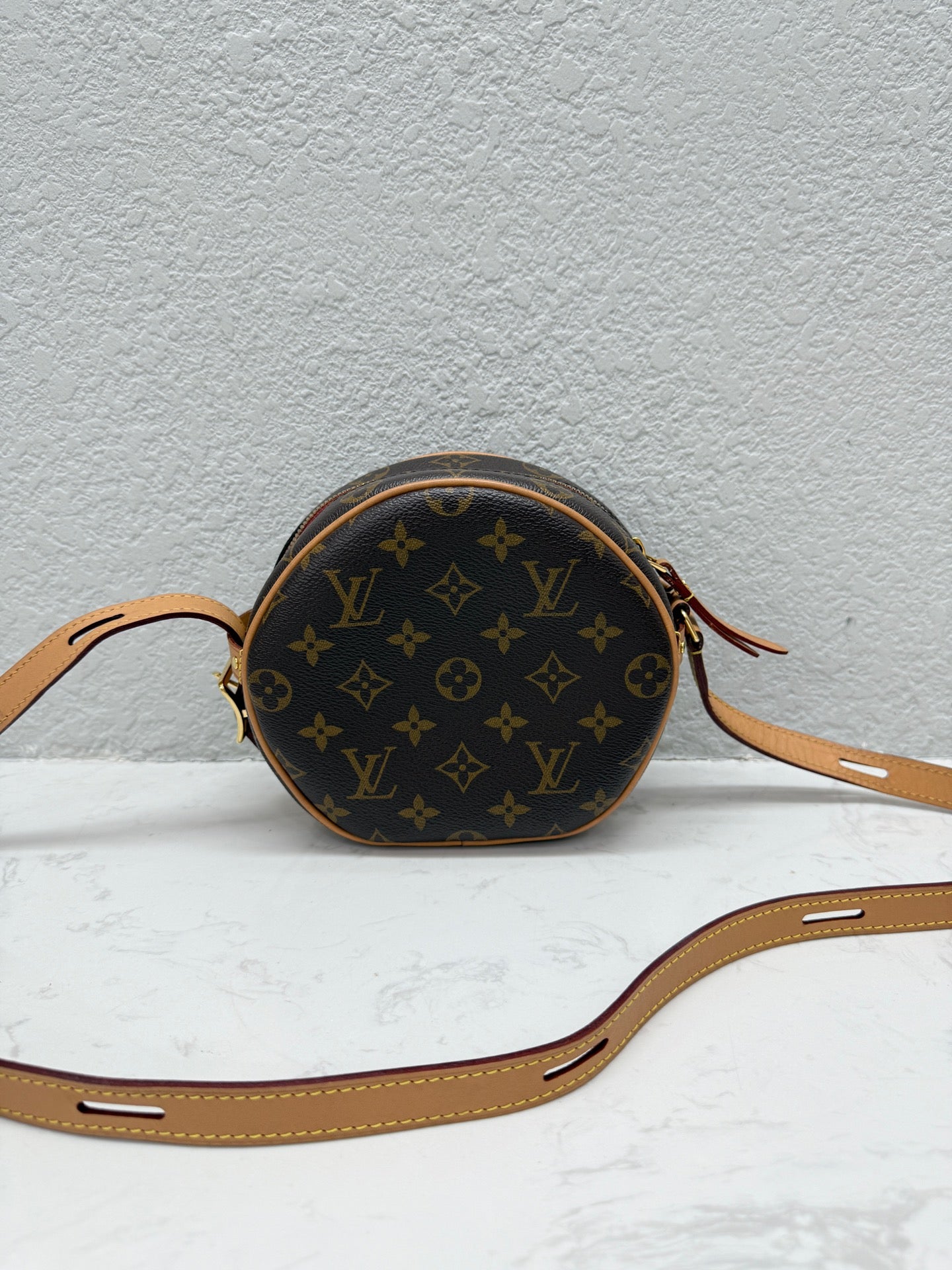Louis Vuitton - Boîte Chapeau Souple PM - Monogram coated canvas with natural Vachetta leather trim - Brown - (small)
