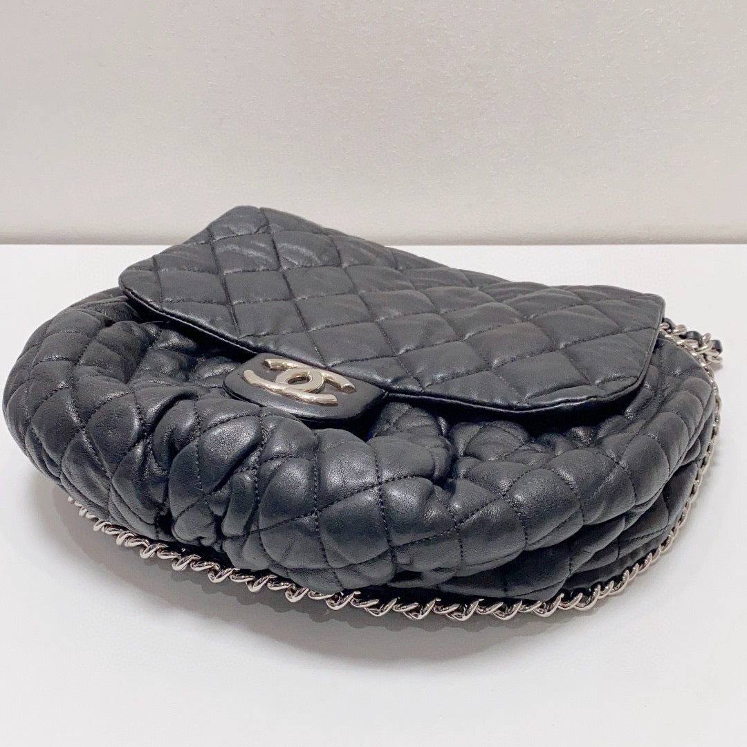 Chanel - Quilted Cloud Flap Bag - Lambskin leather - Black - (Medium)