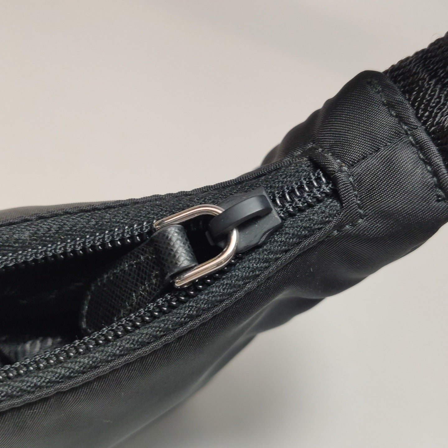 Prada - Re-Edition 2000 Mini Hobo - Polyamide - Black - (mini)