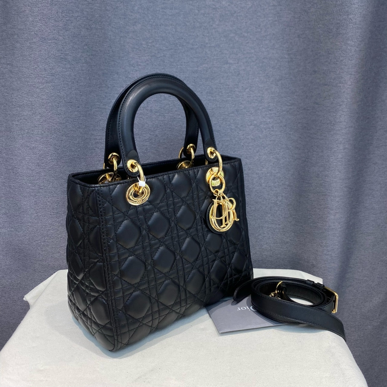 Dior - Lady Dior Medium - Lambskin leather - Black with Gold-tone hardware - (Medium)