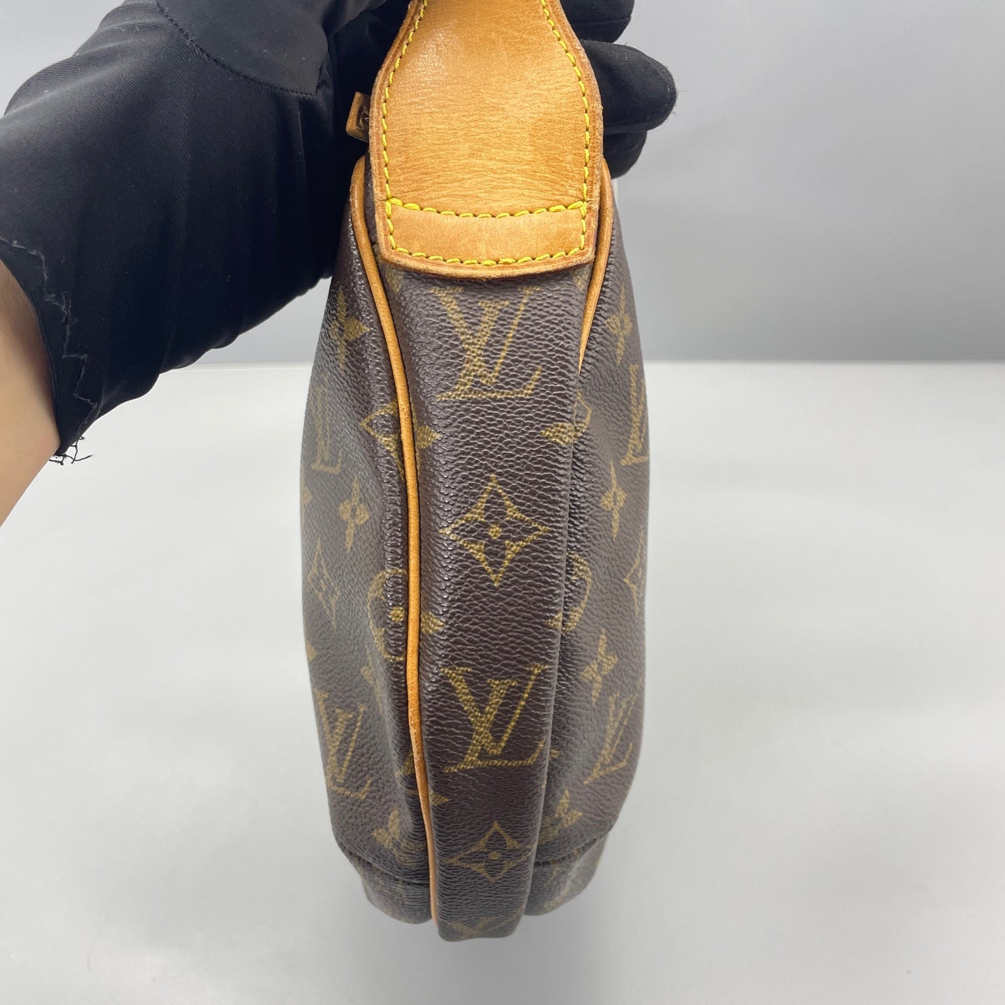Louis Vuitton - Pochette Croissant - Monogram coated canvas with Vachetta leather trim - Brown - (Small)