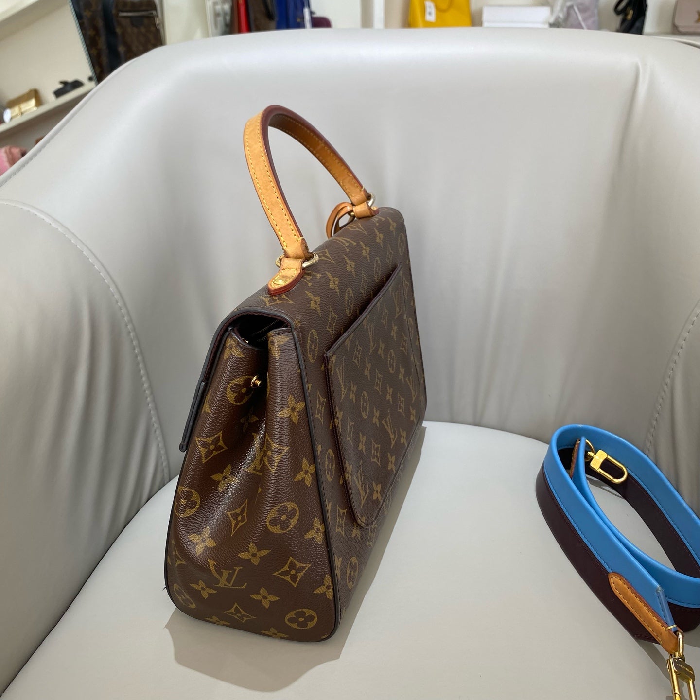 Louis Vuitton - Cluny MM - Monogram coated canvas with Vachetta leather trim - Brown - (Medium)