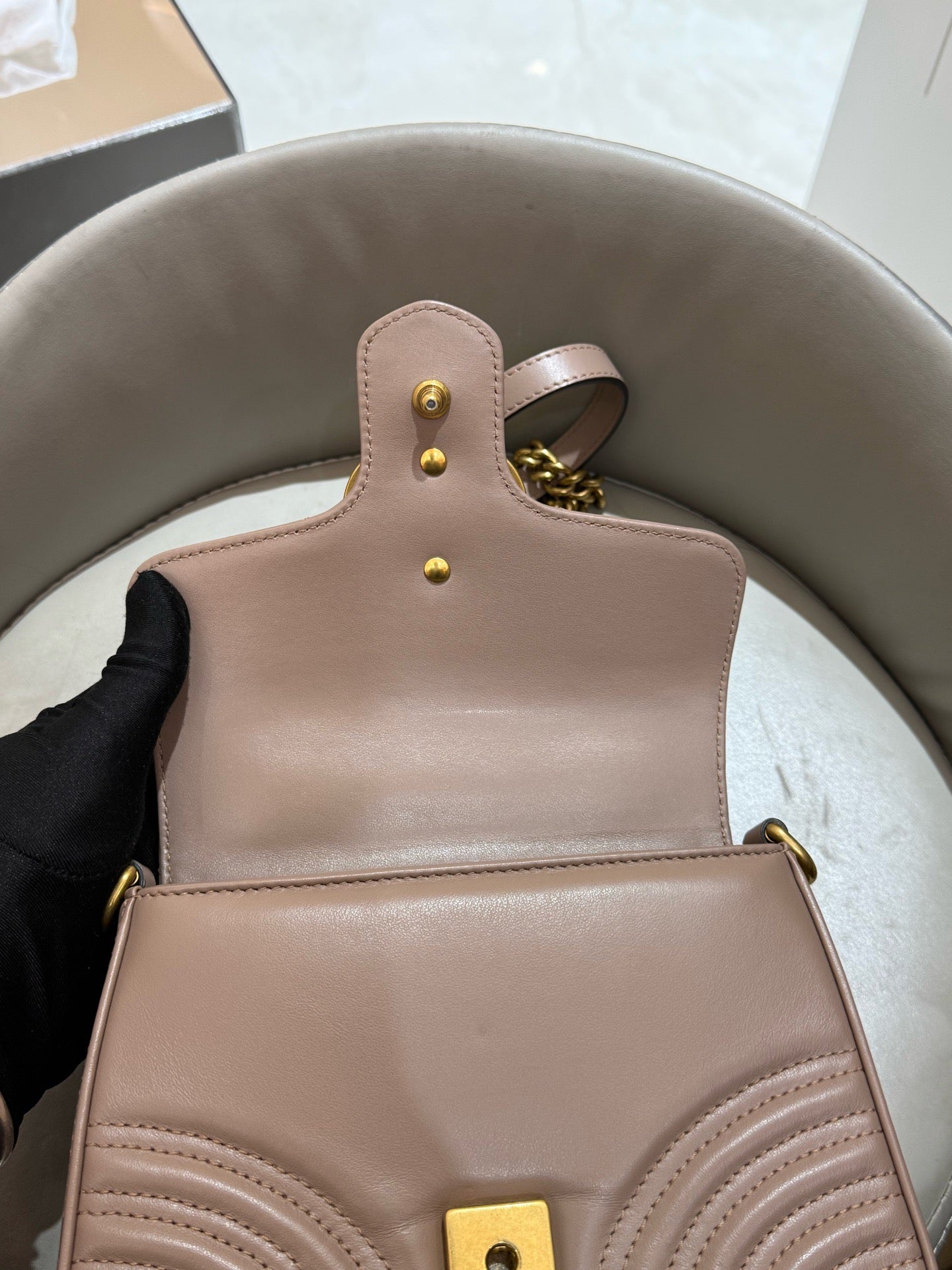 Gucci - GG Marmont Matelassé Top Handle Messenger Bag - Matelassé chevron-quilted calfskin leather - Taupe beige with Antique Gold-Tone Hardware - (mini)