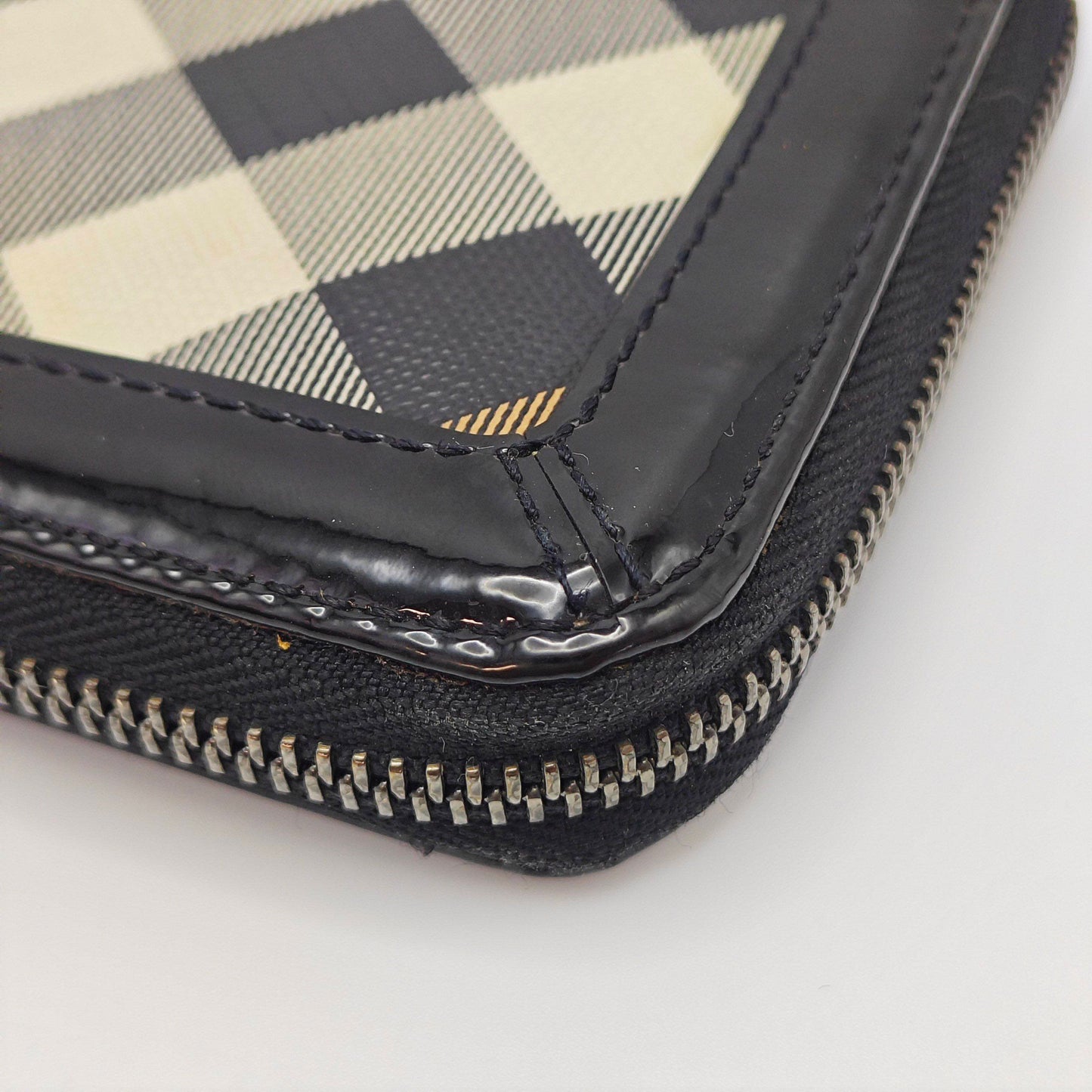 Burberry - Zip Around Long Wallet - Coated canvas with patent leather trim - Multicolour with black trim - (Medium)
