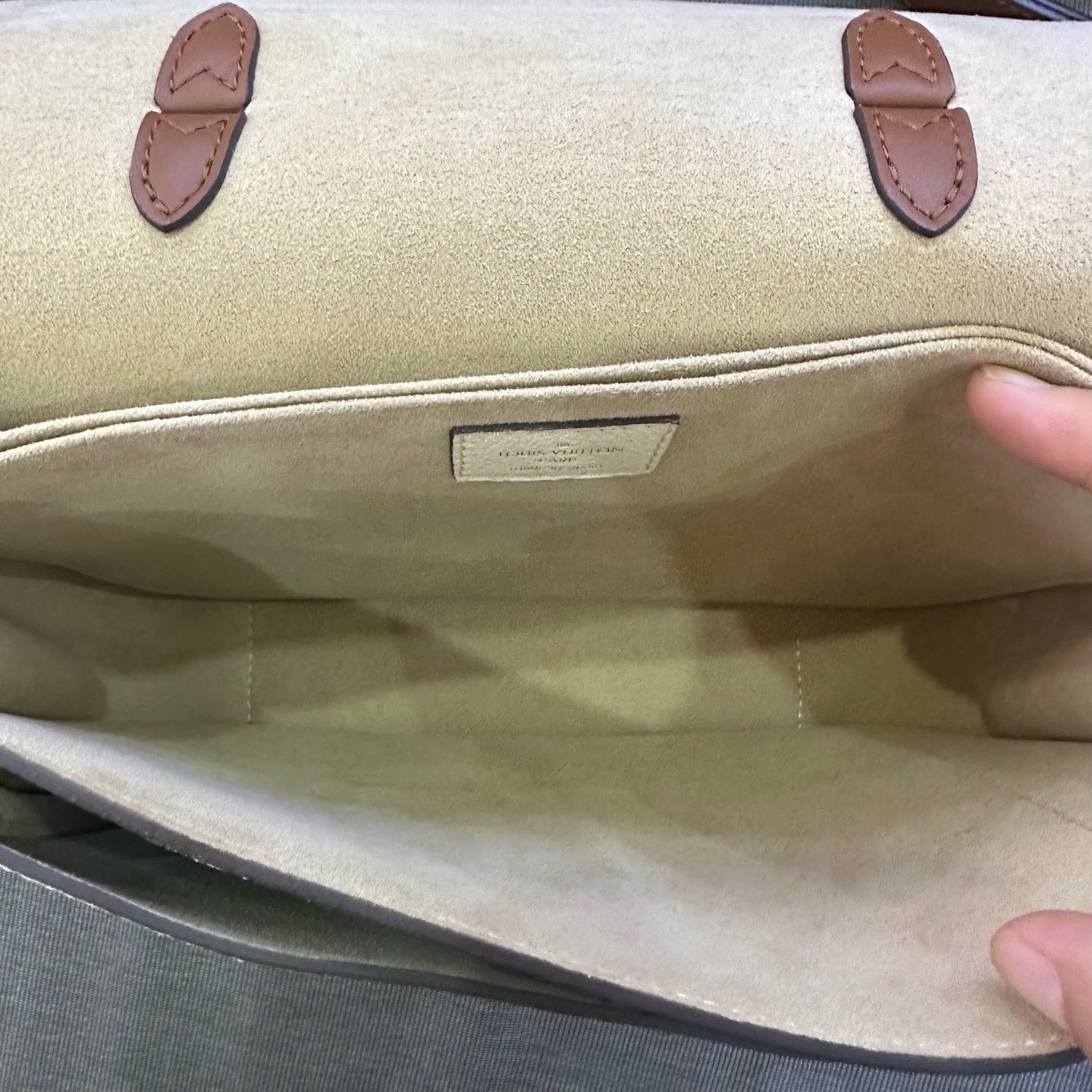 Louis Vuitton - Vaugirard Messenger Bag - Monogram coated canvas and grained leather - Brown, Beige, and Red - (Medium)