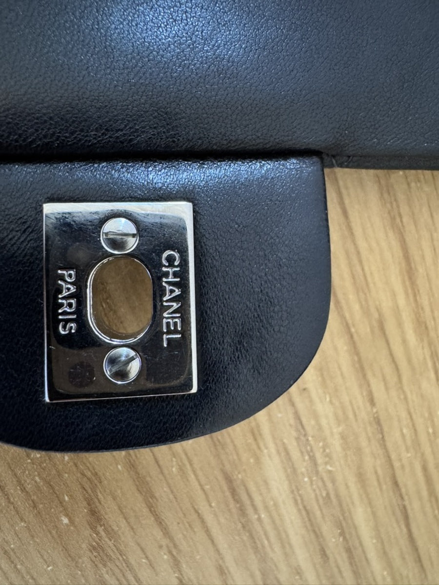 Chanel - Classic Flap Medium - Lambskin leather - Black - (Medium)
