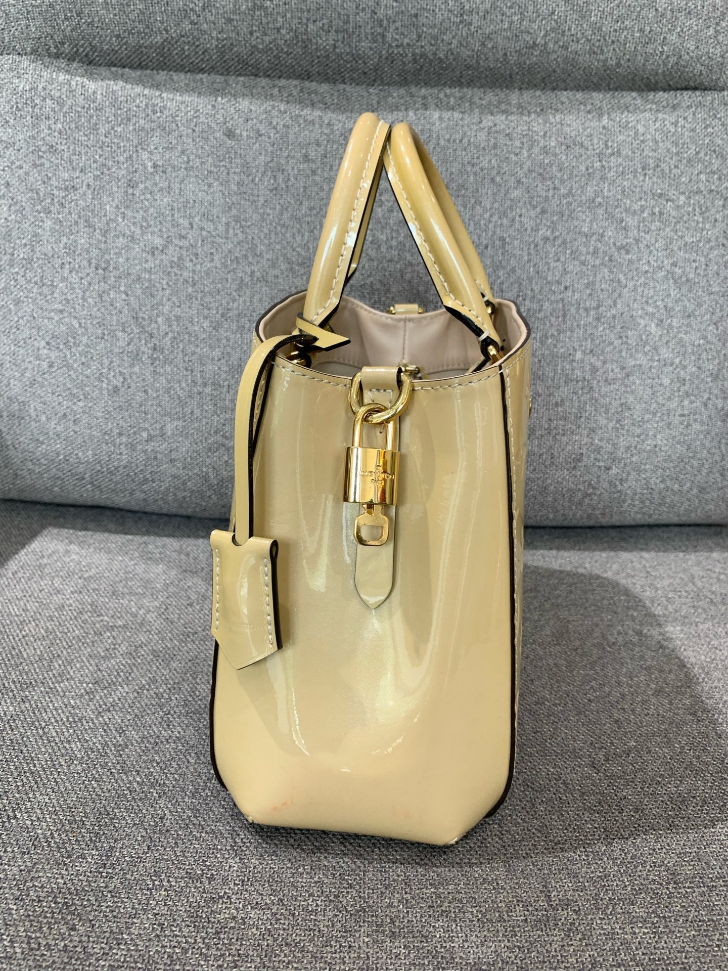 Louis Vuitton - Montaigne BB - Patent leather - Beige - (mini)