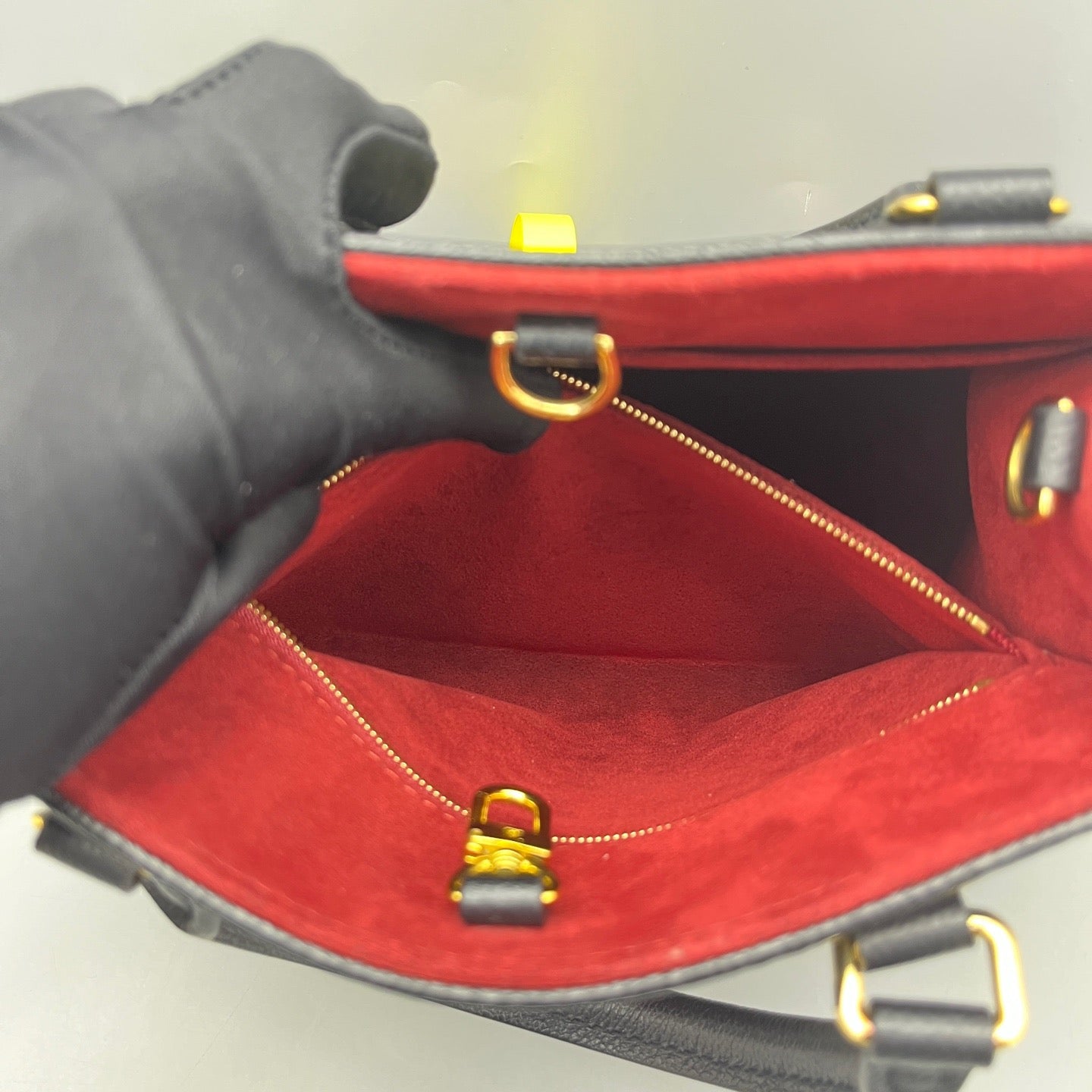 Louis Vuitton - Onthego Small - Leather - Black - (small)