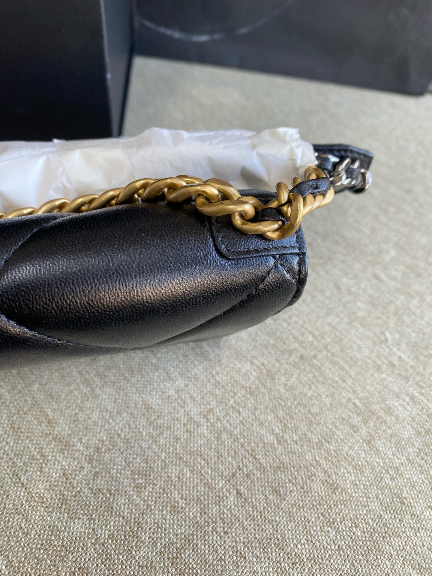Chanel - 19 Wallet On Chain (WOC) - Lambskin leather - Black - (mini)