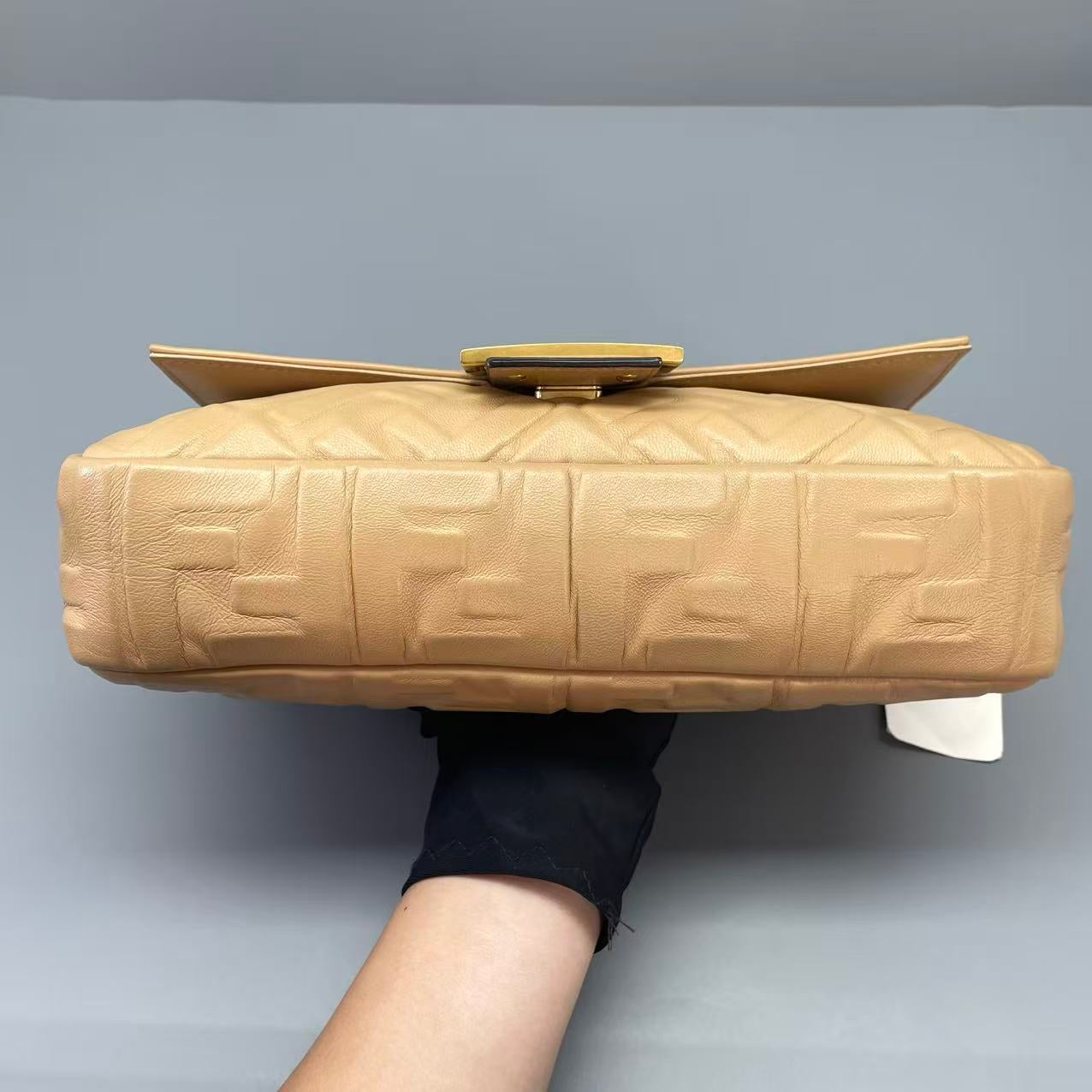 Fendi - Baguette - Leather - Beige - (medium)