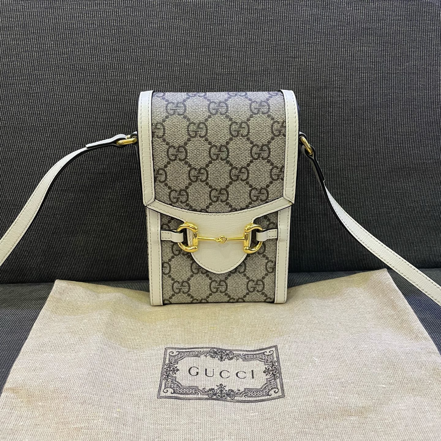 Gucci - Horsebit 1955 Vertical Phone Bag - GG Supreme coated canvas with leather trim - Beige - (mini)