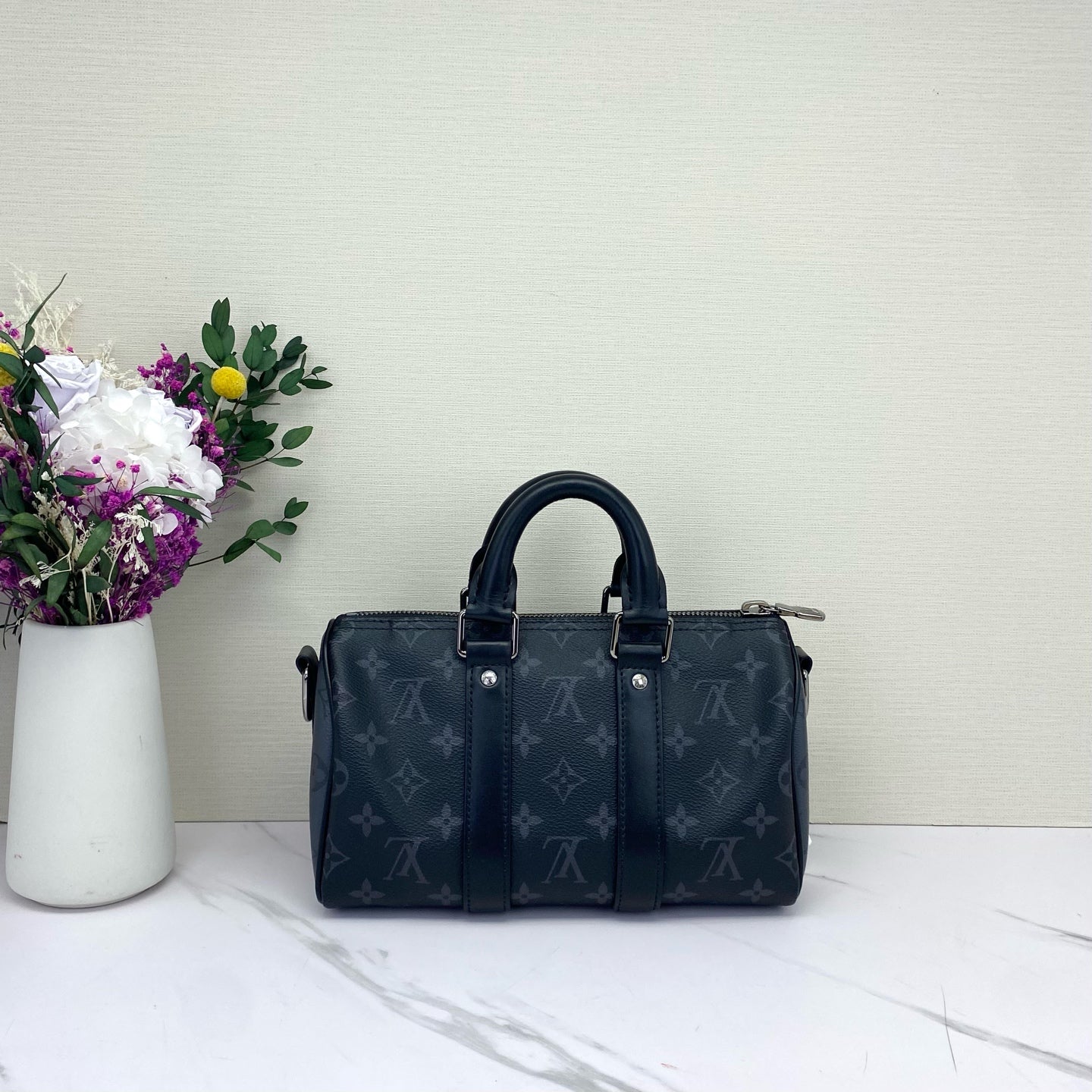 Louis Vuitton - Keepall Bandoulière 25 - Monogram Eclipse coated canvas with cowhide leather trim - Black - (small)