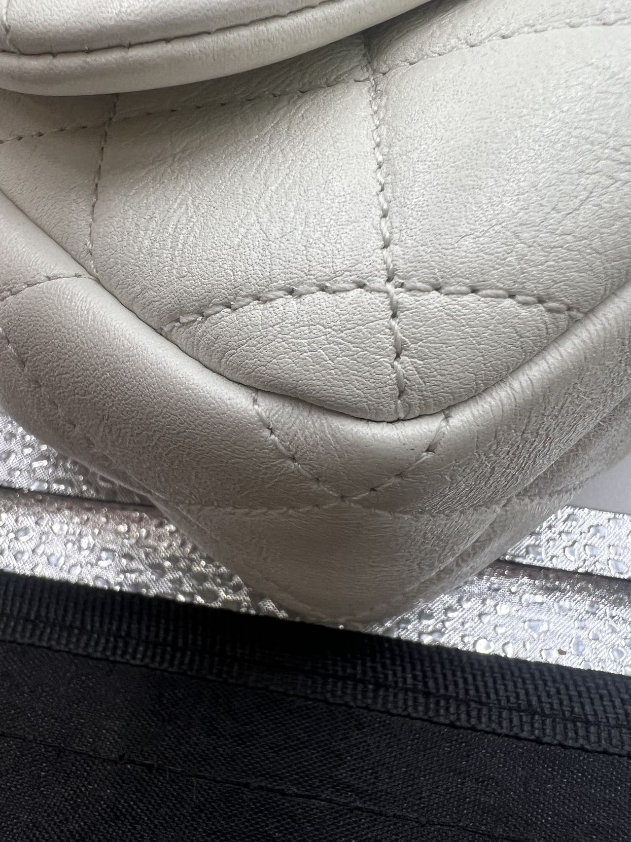 Chanel - Classic Flap Bag with Pearl Embellishments - Lambskin leather - White - (Small)