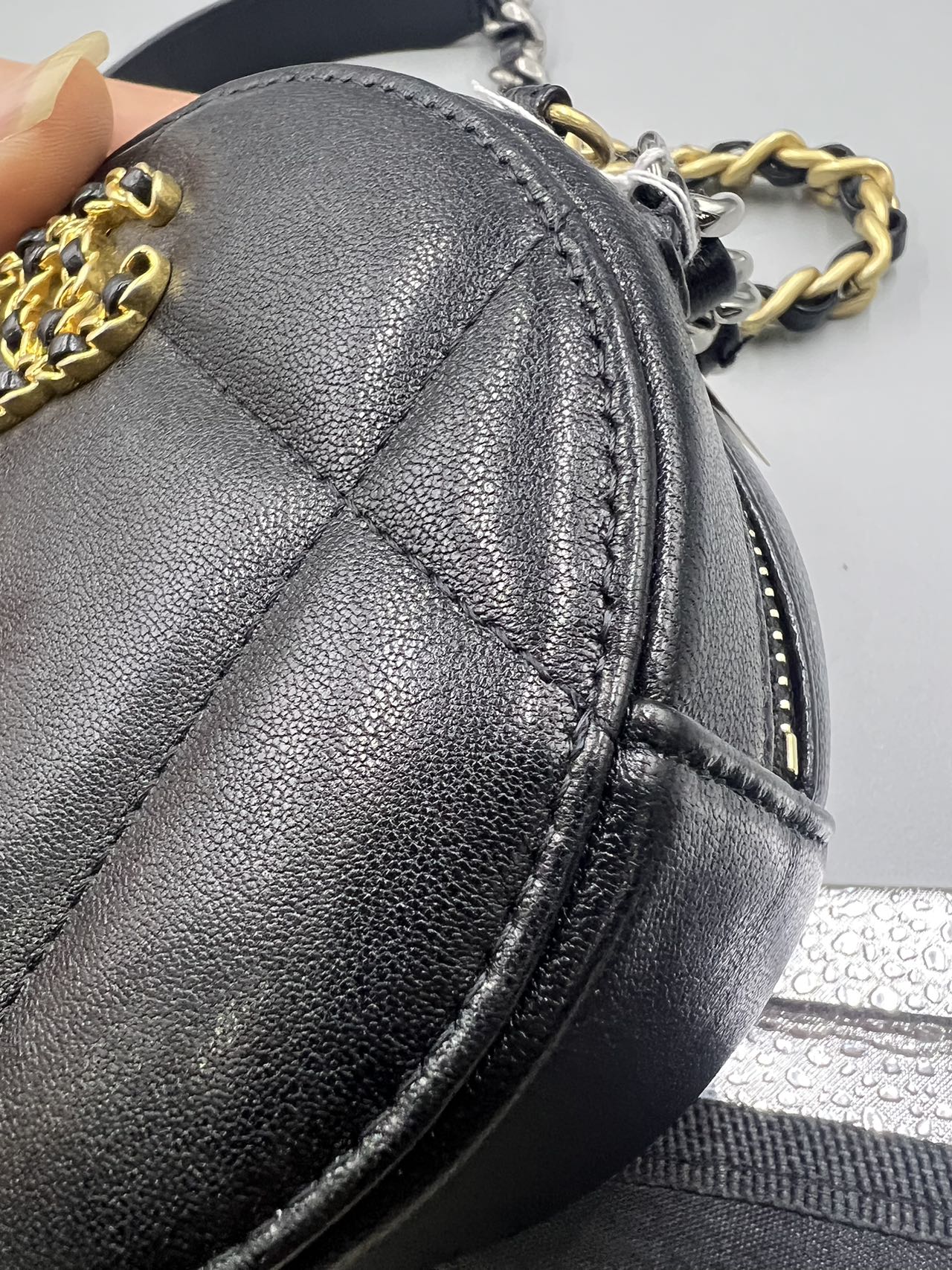 Chanel - Round Vanity Case with Chain - Grained calfskin leather - Black with Gold-Tone and Silver-Tone Hardware - (Mini)