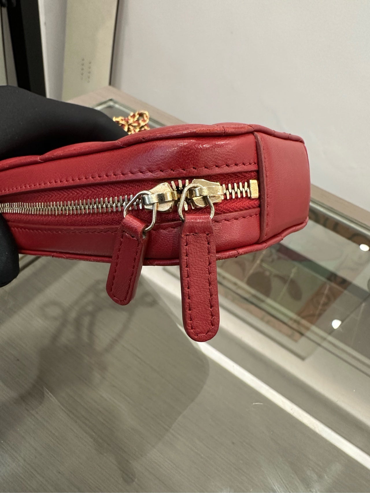 Chanel - Vertical Phone Holder Bag with Enamel CC - Lambskin leather - Red - (mini)