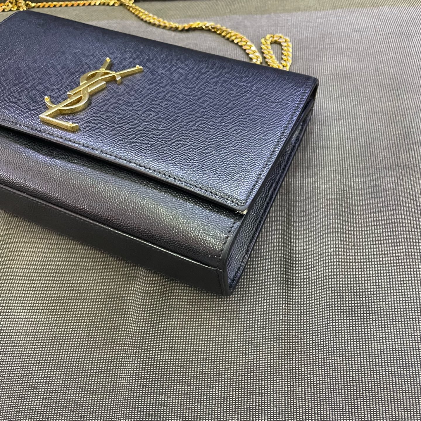 Saint Laurent - Cassandra Chain Wallet - Grained leather - Black - (small)