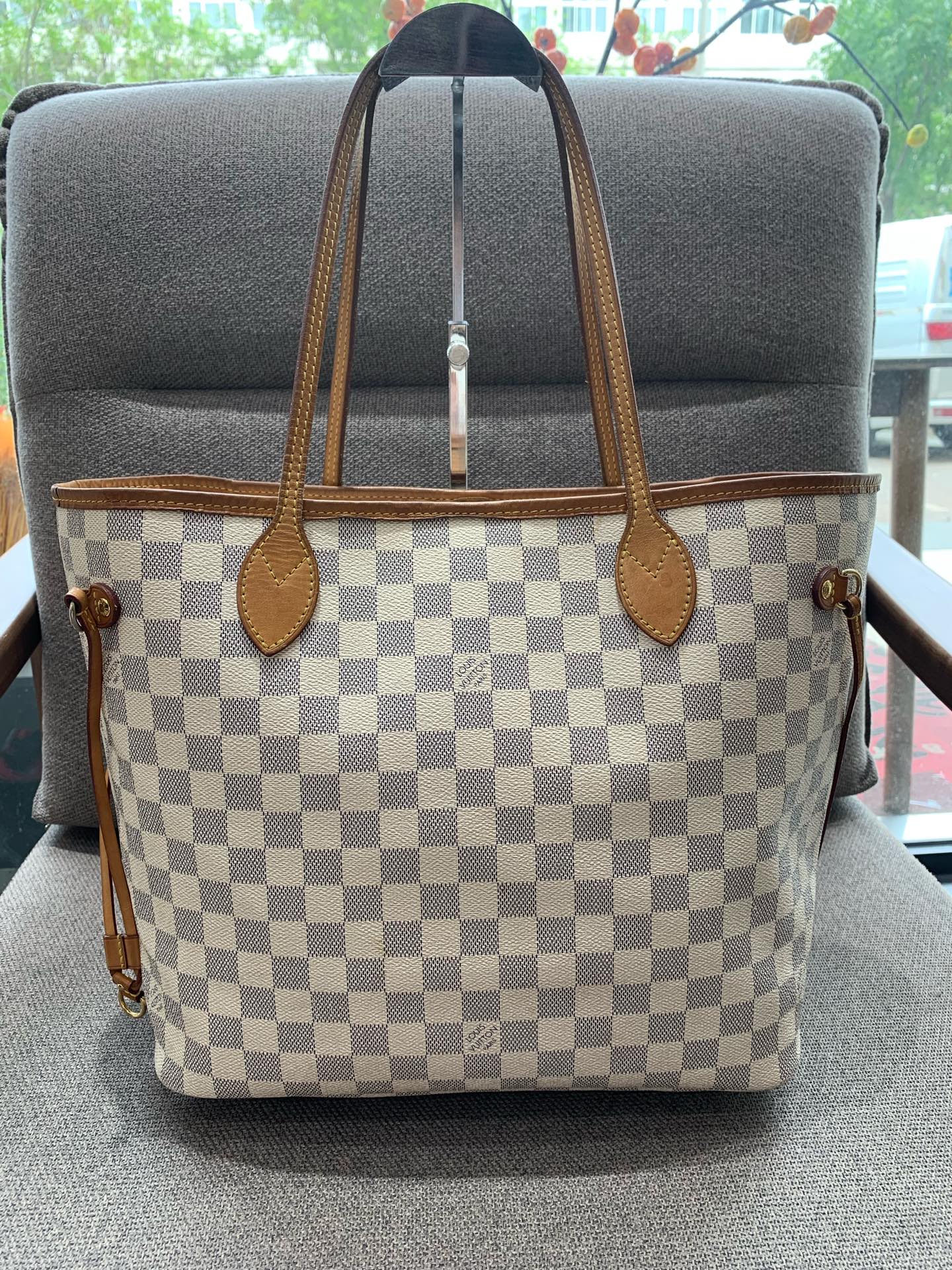 Louis Vuitton - Neverfull MM - Damier Azur coated canvas with natural cowhide leather (Vachetta) trim - White - (Medium)