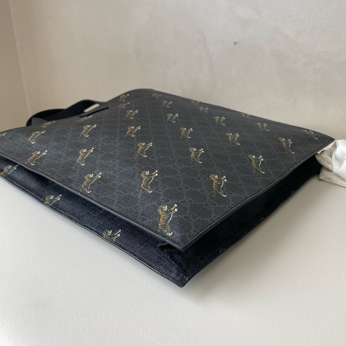 Gucci - Bengal Tiger GG Supreme Tote Bag - GG Supreme coated canvas with leather trim - Dark grey GG Supreme with multicolour Bengal tiger print and black leather details - (large)