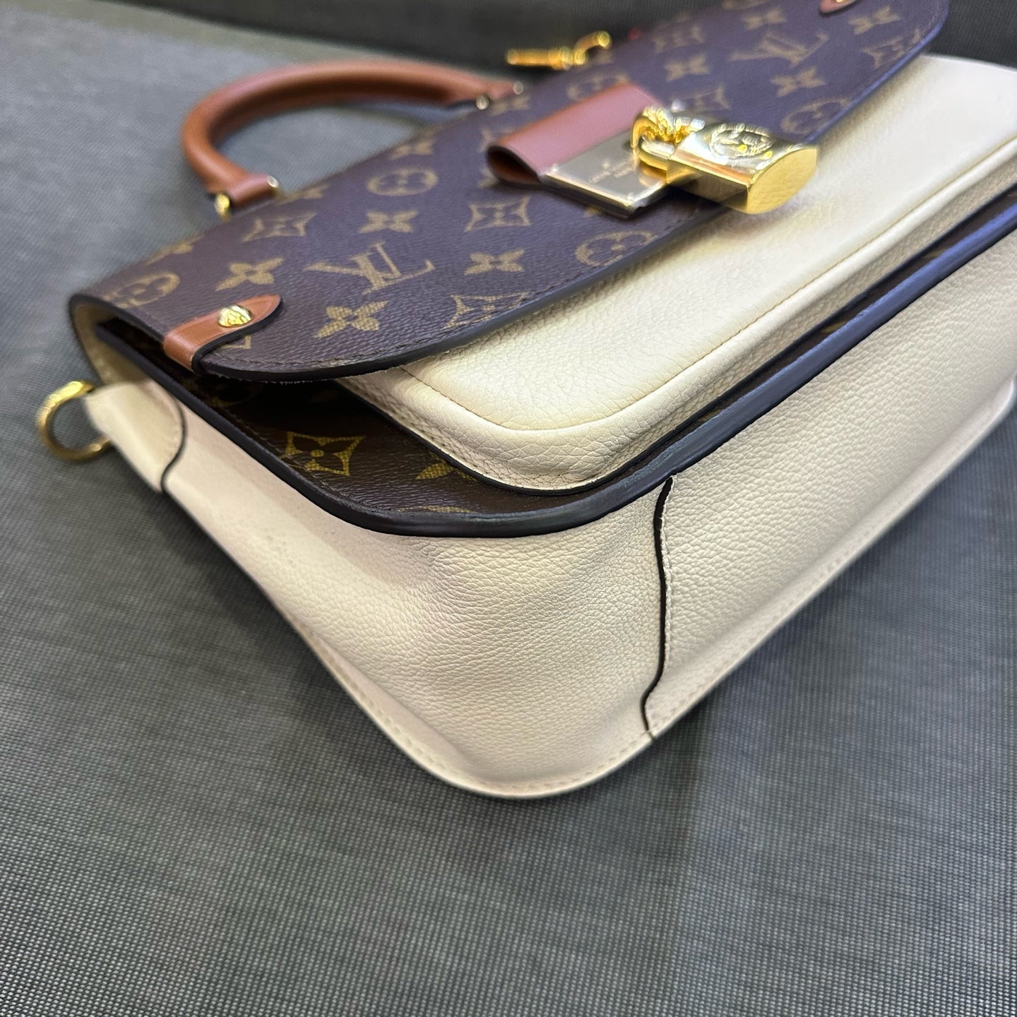 Louis Vuitton - Vaugirard Messenger Bag - Monogram coated canvas and grained leather - Brown, Beige, and Red - (Medium)