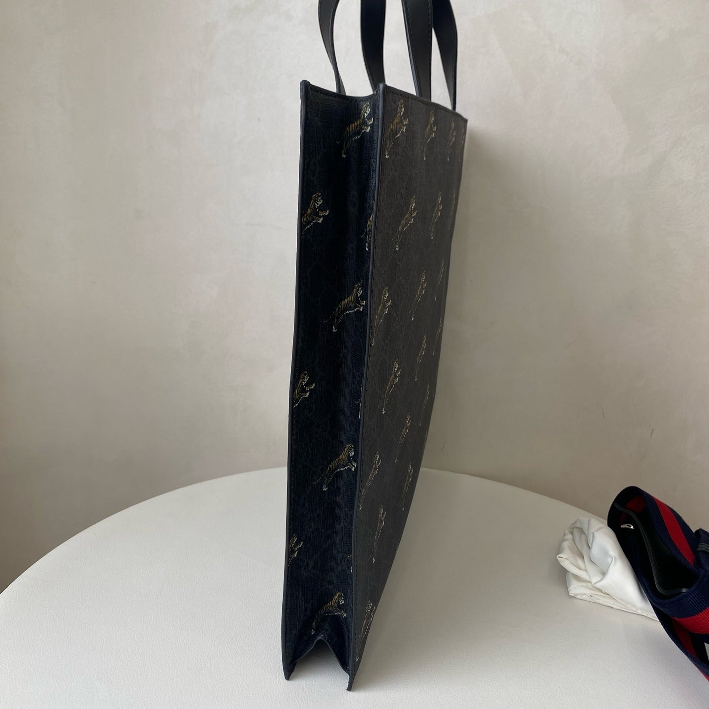 Gucci - Bengal Tiger GG Supreme Tote Bag - GG Supreme coated canvas with leather trim - Dark grey GG Supreme with multicolour Bengal tiger print and black leather details - (large)