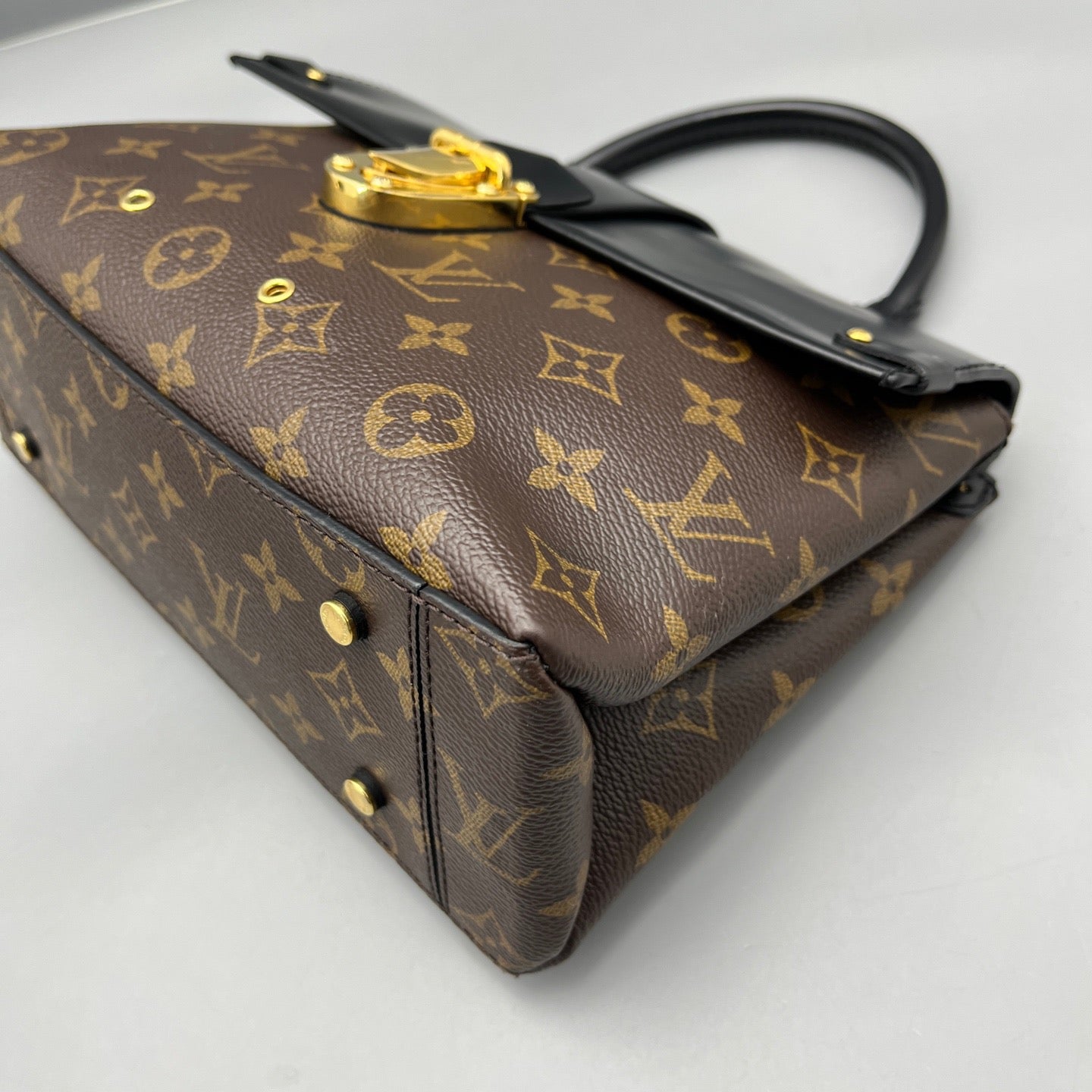 Louis Vuitton - One Handle Flap Bag - Monogram coated canvas and leather - Multicolour - (Medium)