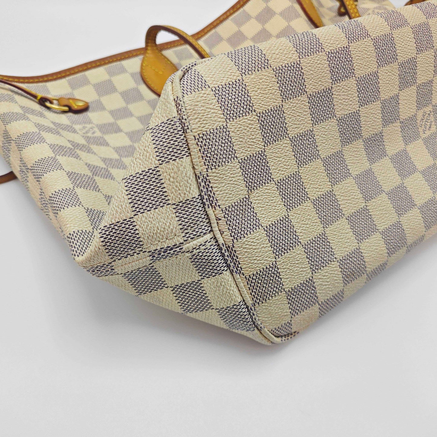 Louis Vuitton - Neverfull MM - Damier Azur coated canvas with natural cowhide leather trim - White - (medium)