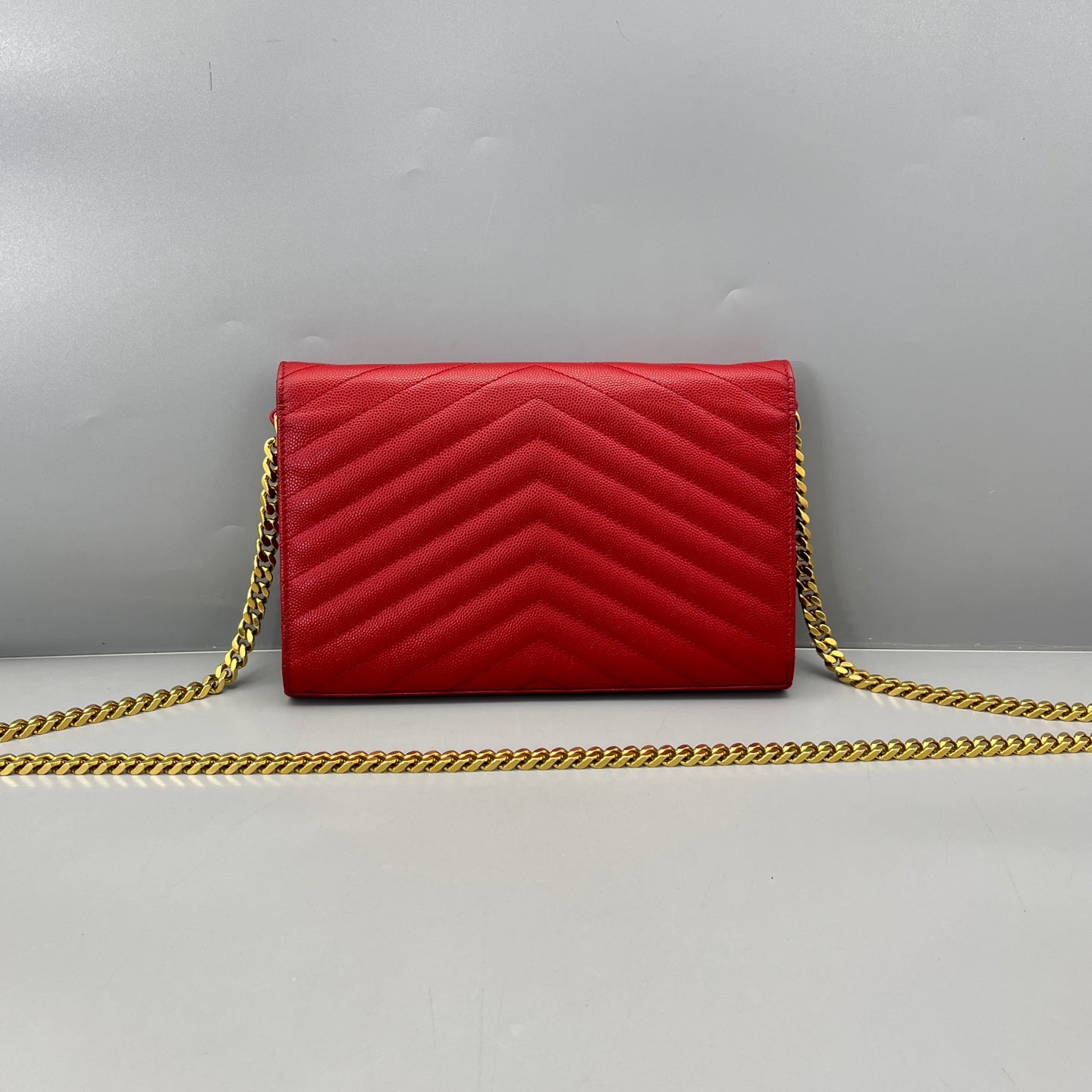 Saint Laurent - Monogram Envelope Bag - Grain de Poudre embossed leather - Red - (medium)