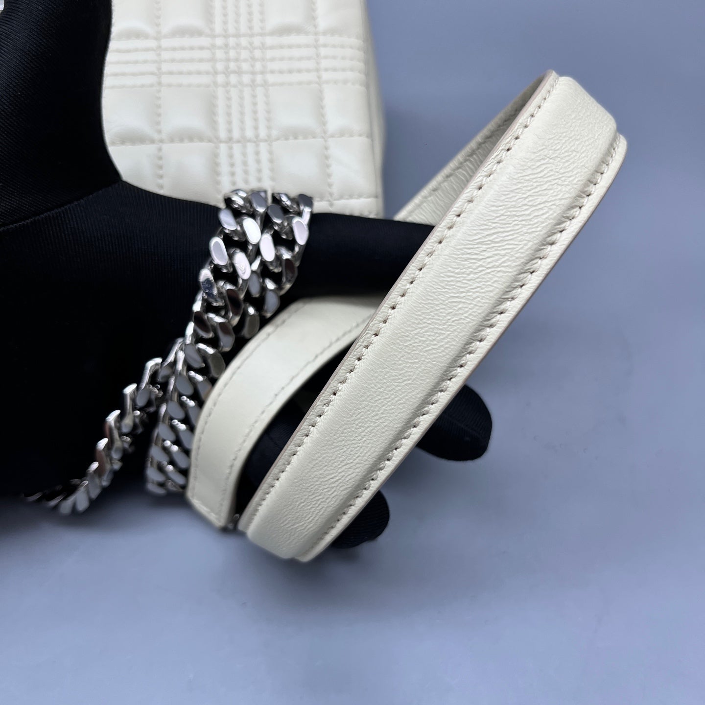 Burberry - Lola Chain Bag - Quilted lambskin leather - White - (Small)