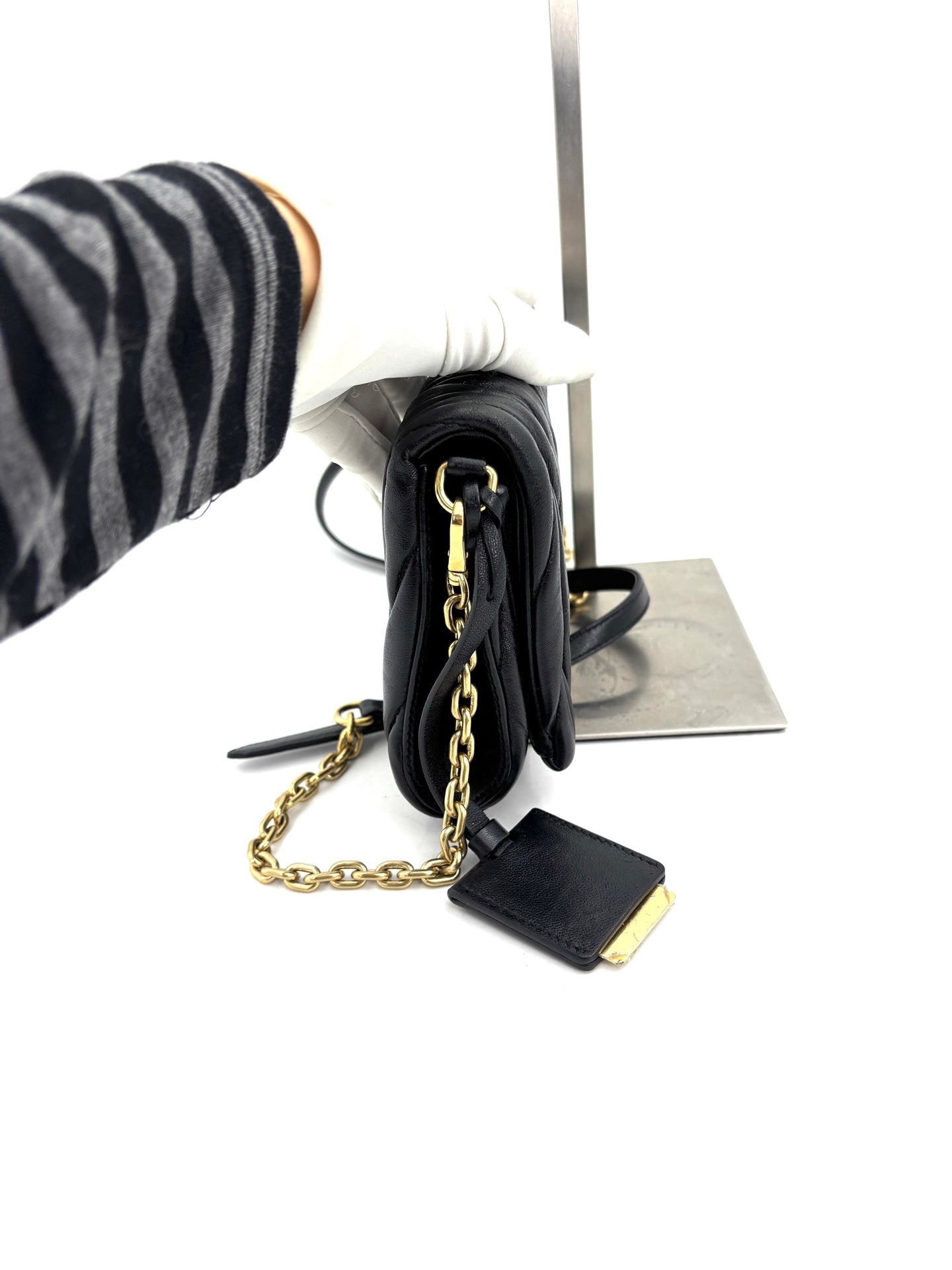 Miu Miu - Matelassé Flap Crossbody Bag - Leather - Black - (mini)