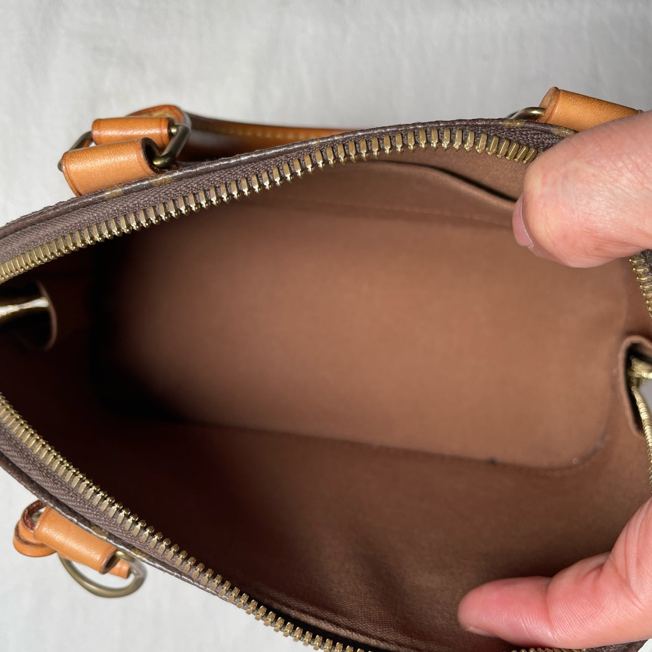 Louis Vuitton - Alma BB Limited Edition with Badges - Monogram coated canvas with Vachetta leather trim - Brown - (mini)
