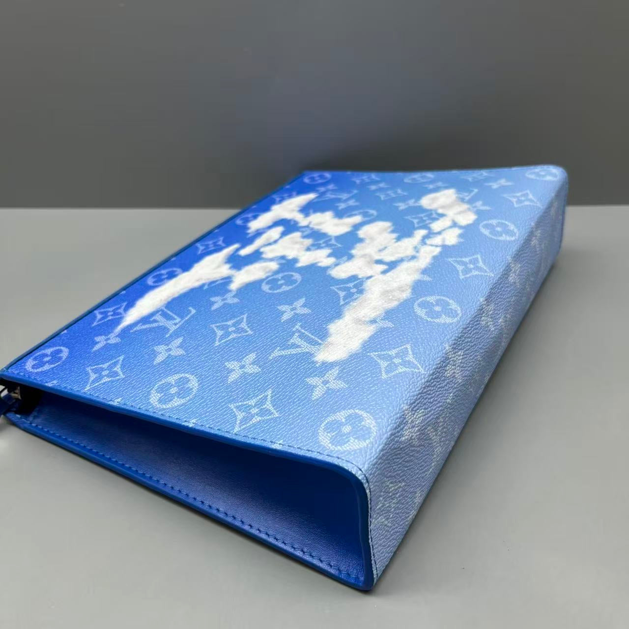 Louis Vuitton - Pochette Voyage MM Clouds - Monogram coated canvas with leather trim - Blue - (medium)
