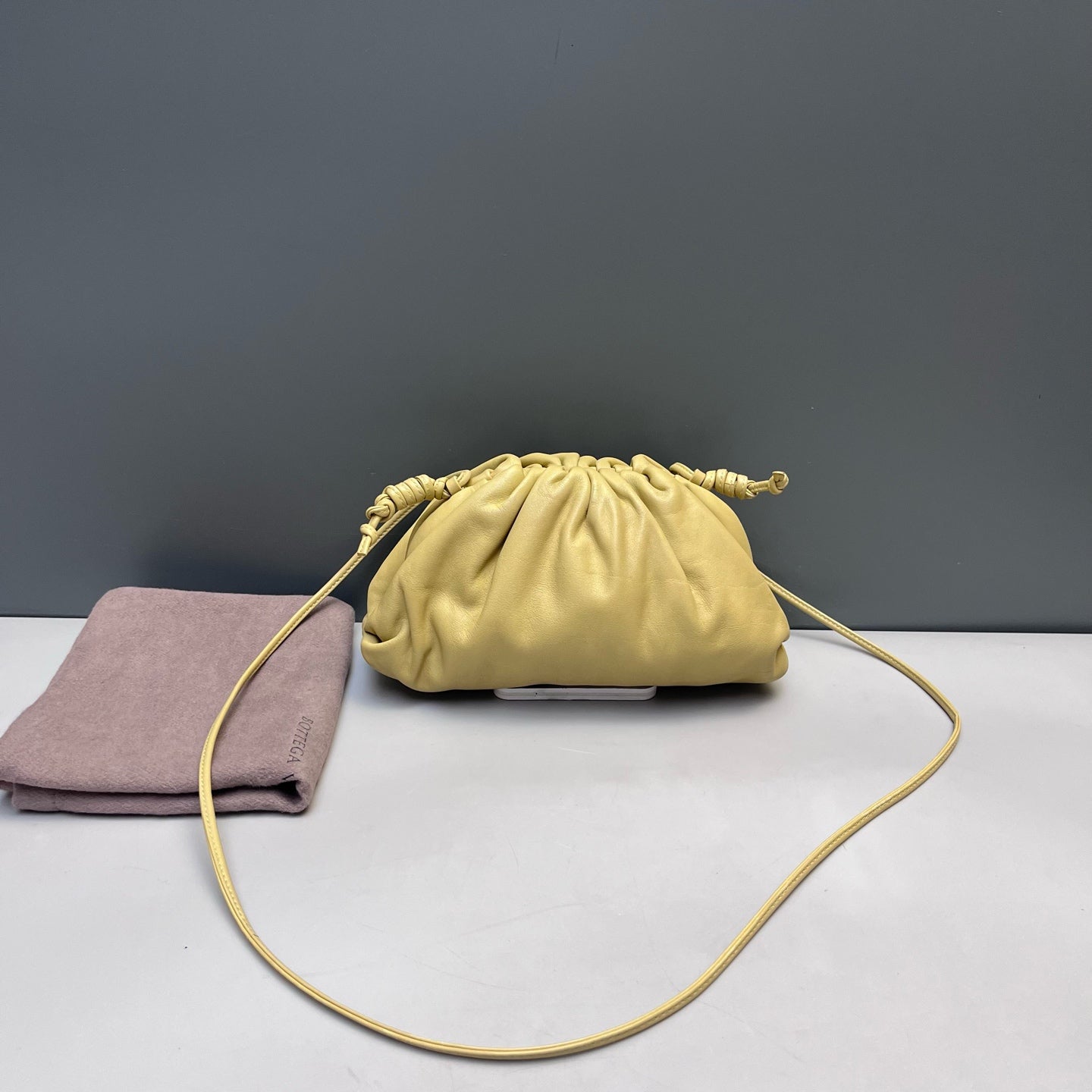 Bottega Veneta - The Pouch (Small) - Calfskin leather - Yellow - (small)