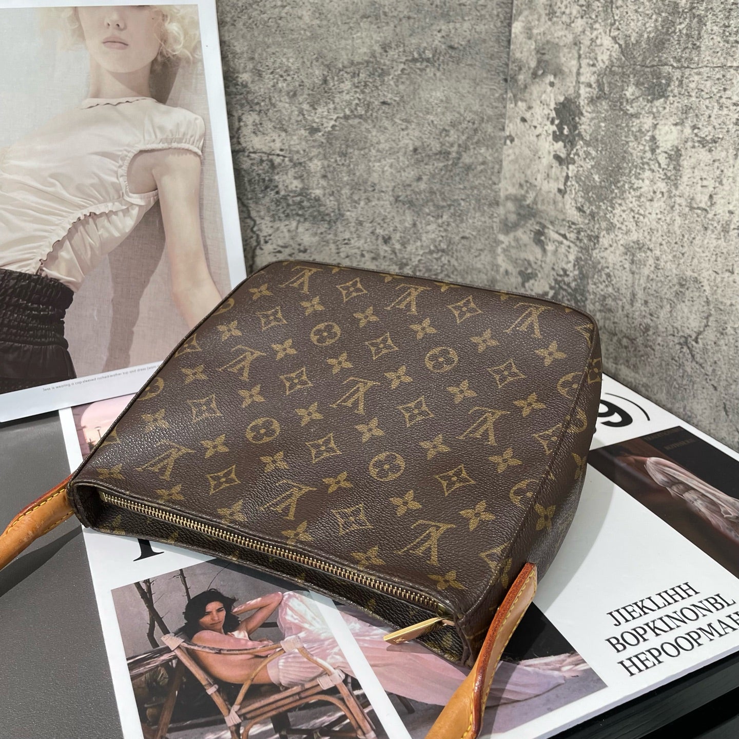 Louis Vuitton - Looping MM - Monogram coated canvas with natural cowhide leather (vachetta) trim - Brown - (Medium)