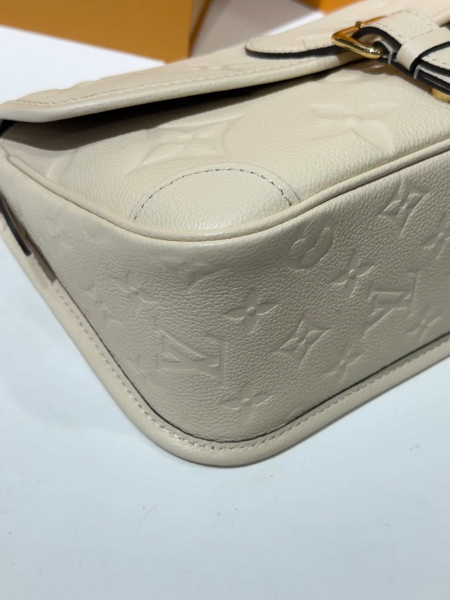 Louis Vuitton - Dione Baguette - Leather - White - (medium)