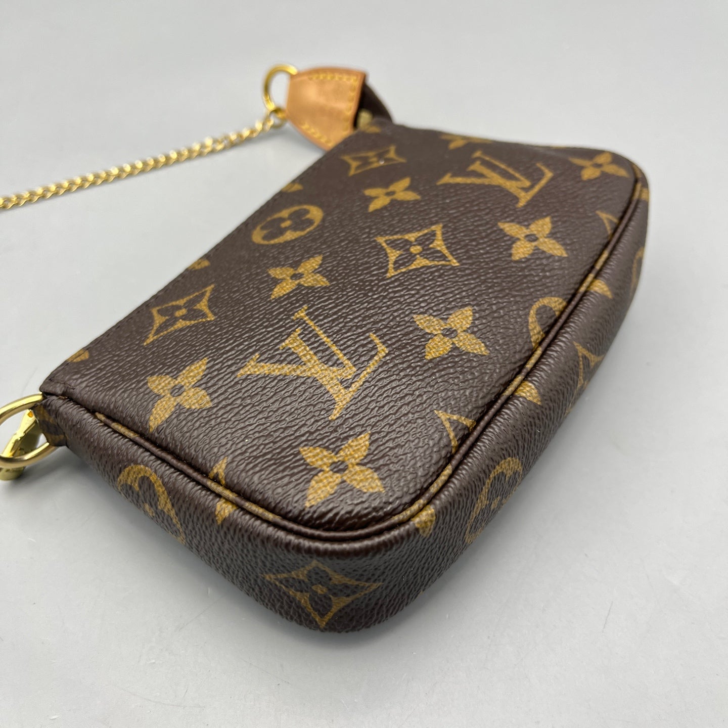 Louis Vuitton - Mini Pochette Accessoires - Monogram coated canvas with Vachetta leather trim and textile lining - Brown - (mini)