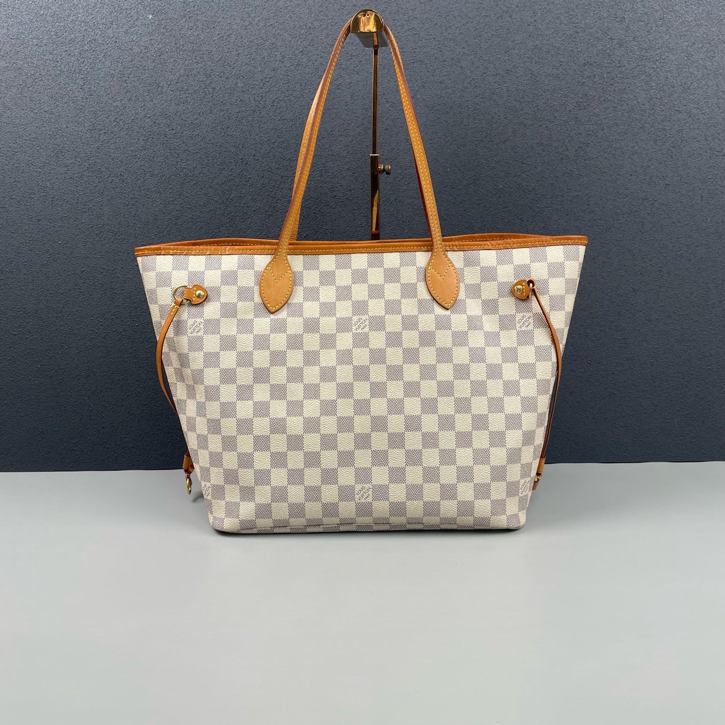 Louis Vuitton - Neverfull MM - Damier Azur coated canvas with natural cowhide leather trim - White - (Medium)