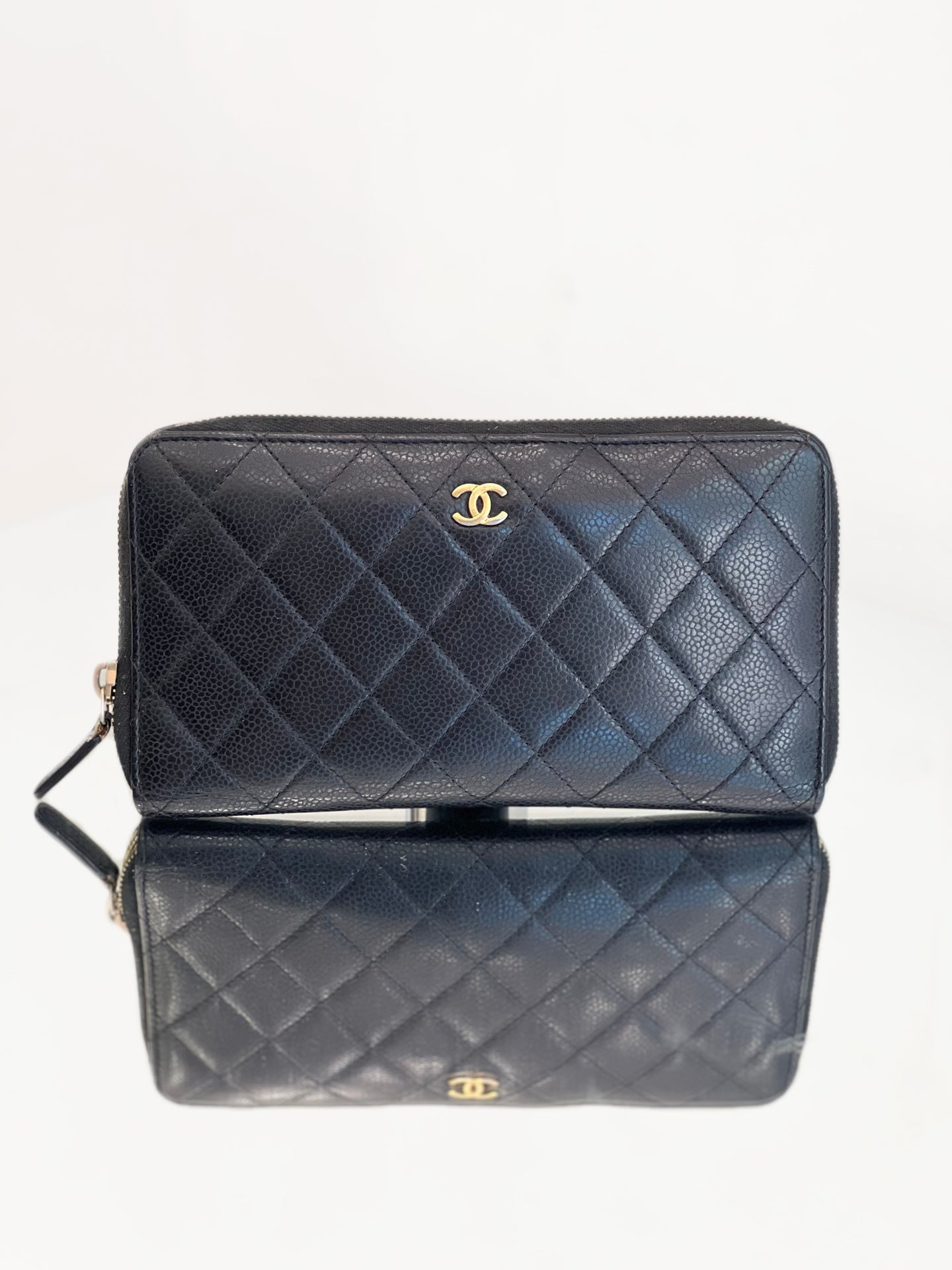 Chanel - Classic Zip Around Wallet - Caviar leather - Black - (Medium)