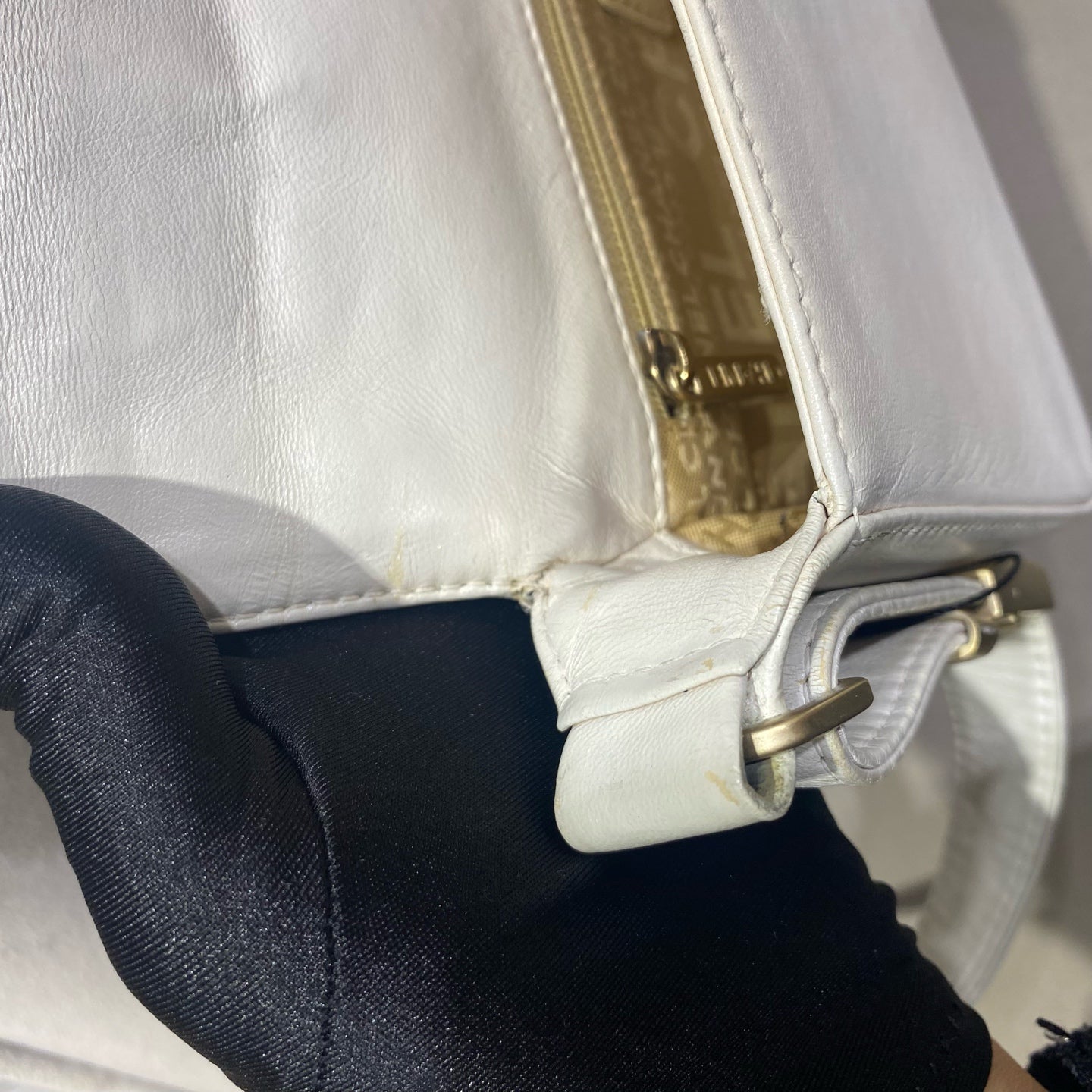 Chanel - Chocolate Bar Shoulder Bag with Large CC Logo - Leather - Beige - (small)