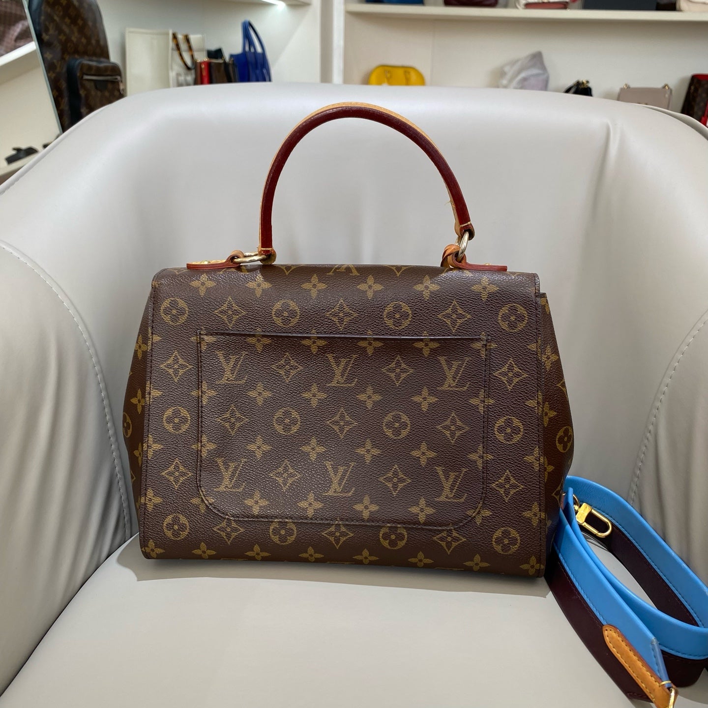 Louis Vuitton - Cluny MM - Monogram coated canvas with Vachetta leather trim - Brown - (Medium)