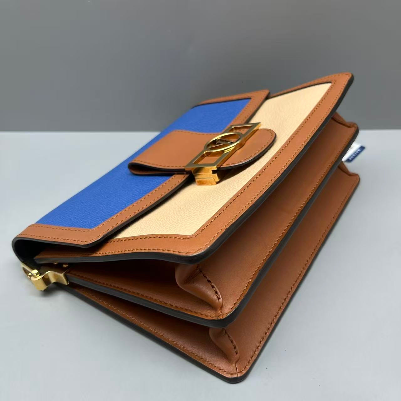 Louis Vuitton - Dauphine Messenger Bag - Grained leather - Multicolour - (medium)