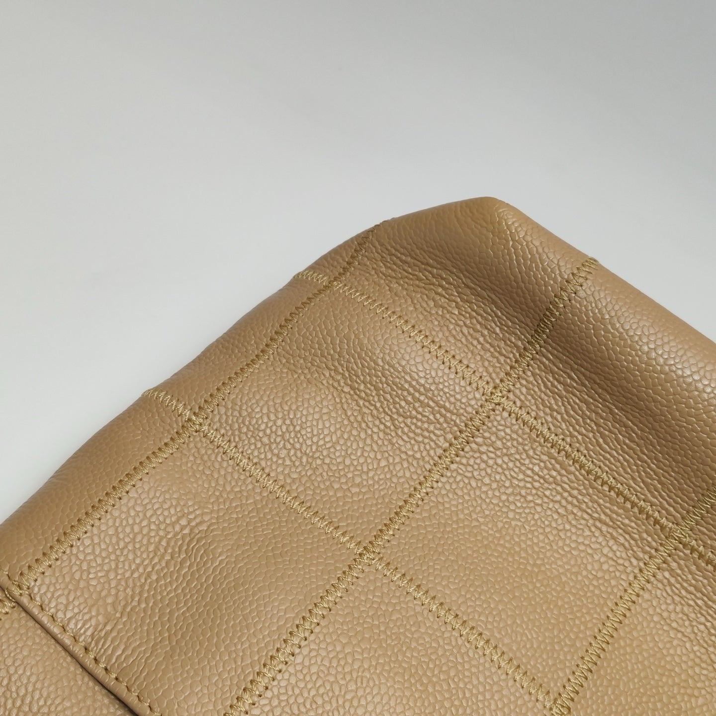 Chanel - Choco Bar Tote Bag - Grained calfskin leather - Beige - (Medium)