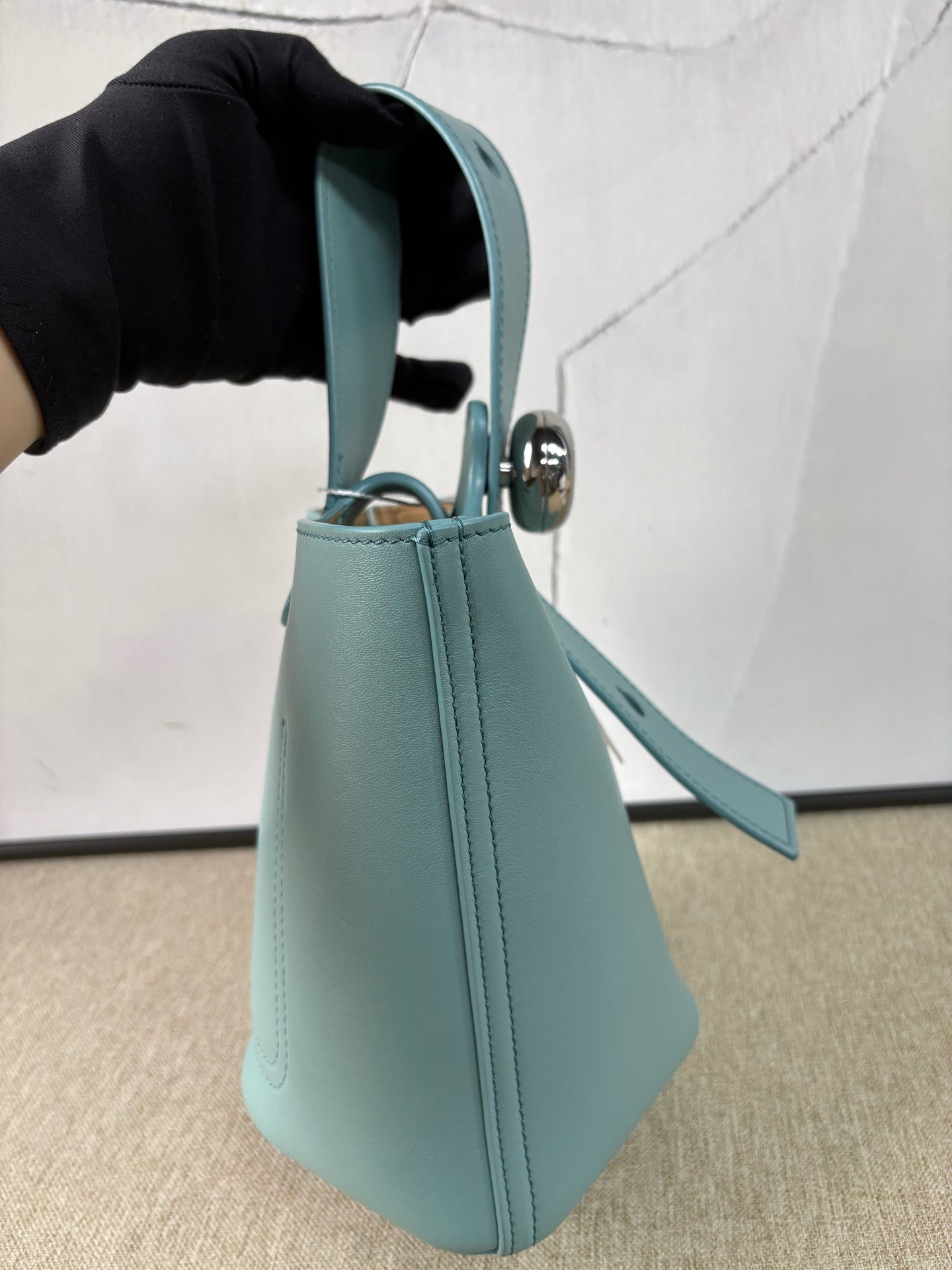 Loewe - Pebble Bucket Bag - Smooth calfskin leather - Light Blue - (mini)