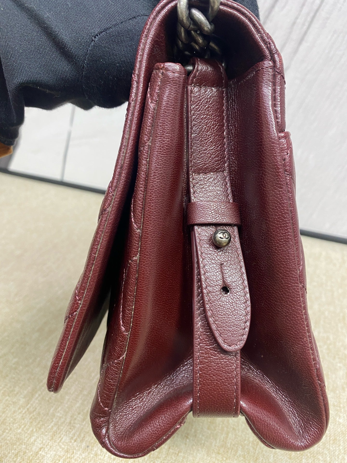 Chanel - Mumbai Collection Palace Buckle Flap Bag - Oiled wax leather - Burgundy - (Medium)
