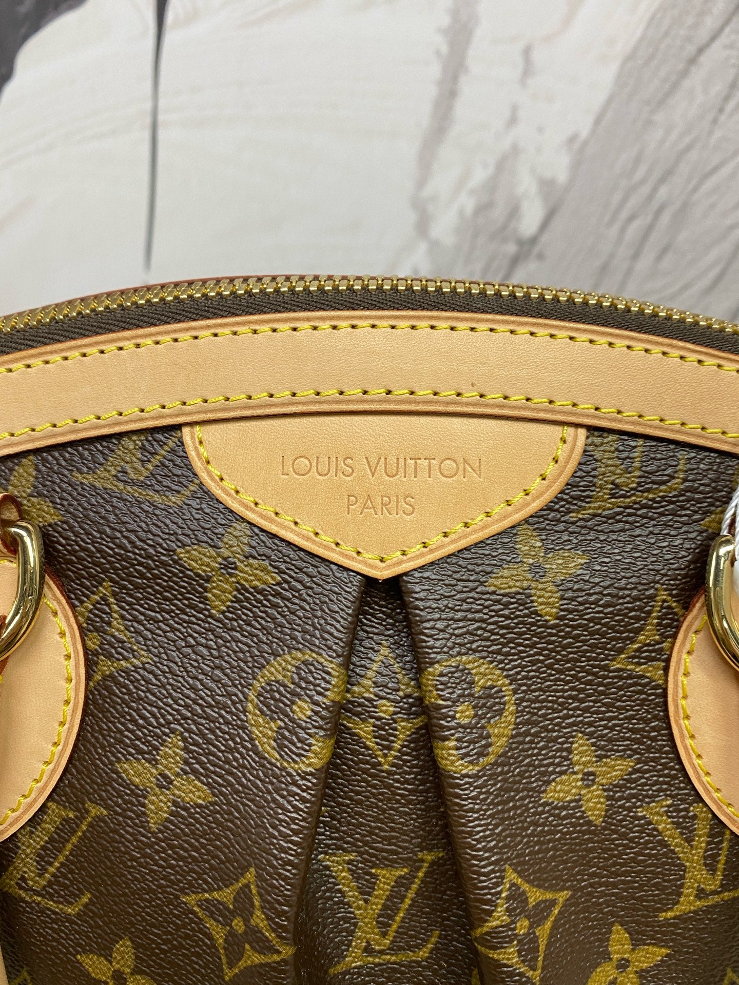 Louis Vuitton - Tivoli PM - Monogram coated canvas with Vachetta leather trim - Brown - (Medium)